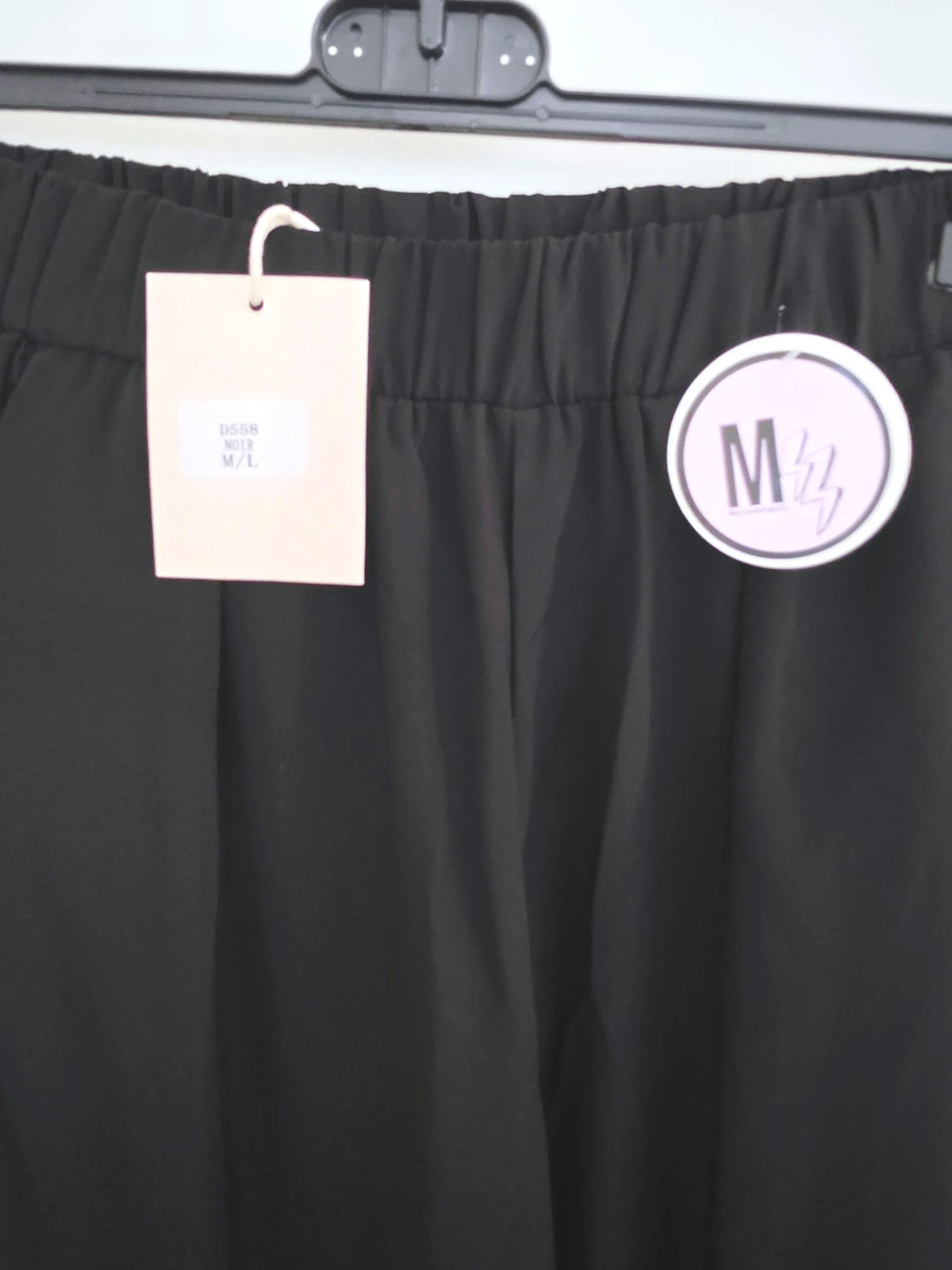 Pantalon noir à bandes latérales - 𝐌𝐚𝐫𝐢𝐧𝐚𝟒𝟒𝐟𝐚𝐦𝐢𝐥𝐲