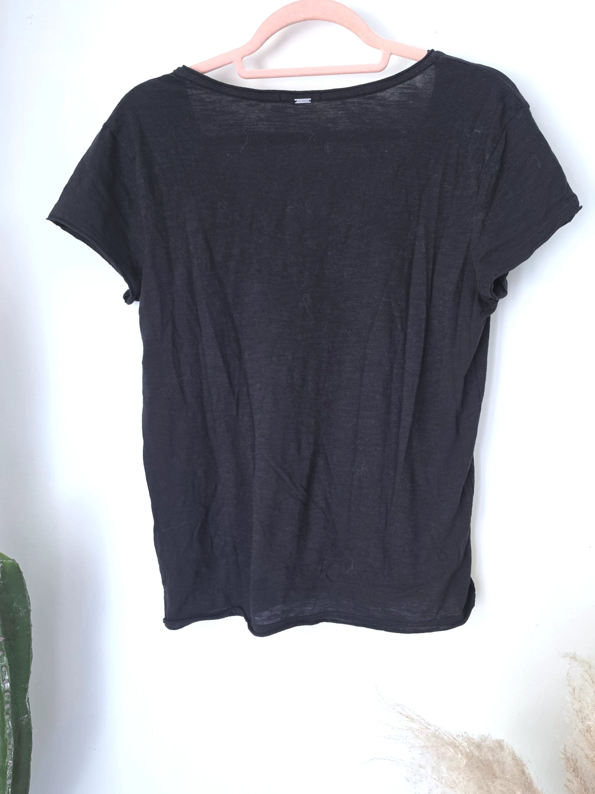T-shirt noir à inscriptions blanches paillettées - 𝐌𝐚𝐫𝐢𝐧𝐚𝟒𝟒𝐟𝐚𝐦𝐢𝐥𝐲