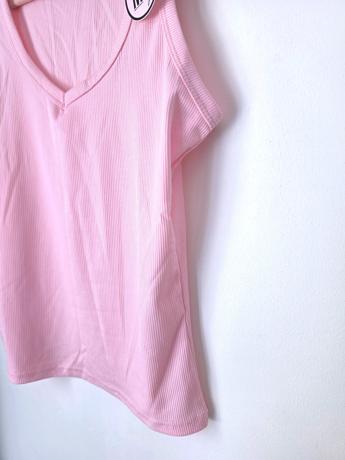 Débardeur rose à maille côtelée avec élasthanne - 𝐌𝐚𝐫𝐢𝐧𝐚𝟒𝟒𝐟𝐚𝐦𝐢𝐥𝐲