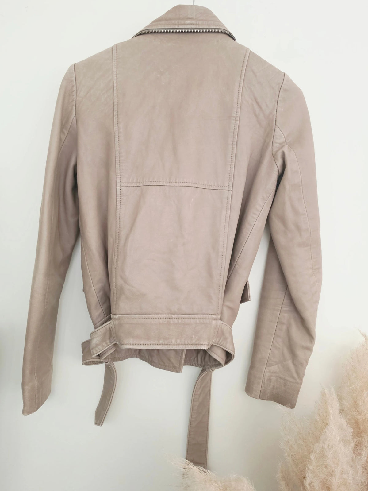 Perfecto beige à effet vieilli patiné