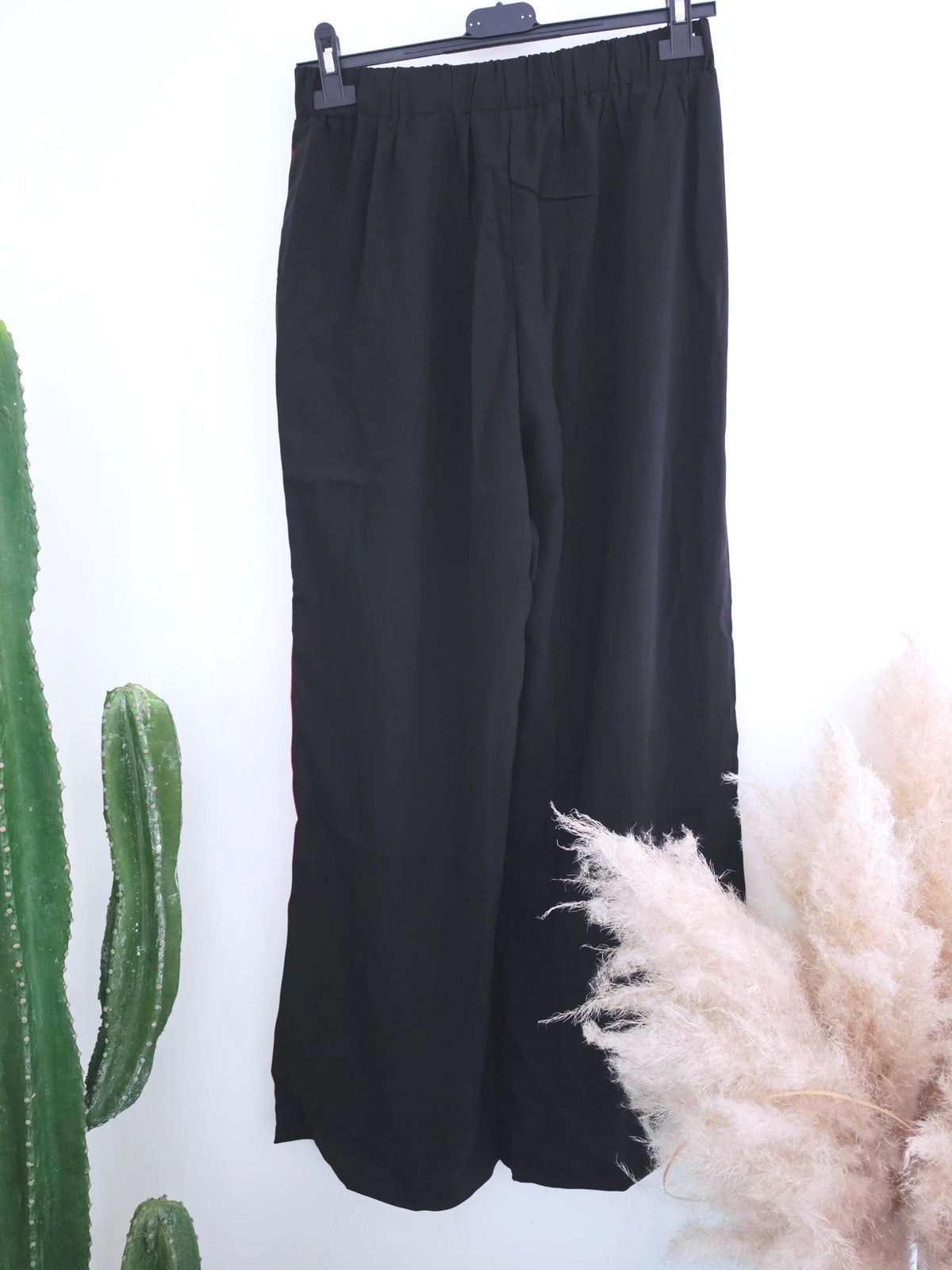 Pantalon noir à bandes latérales - 𝐌𝐚𝐫𝐢𝐧𝐚𝟒𝟒𝐟𝐚𝐦𝐢𝐥𝐲