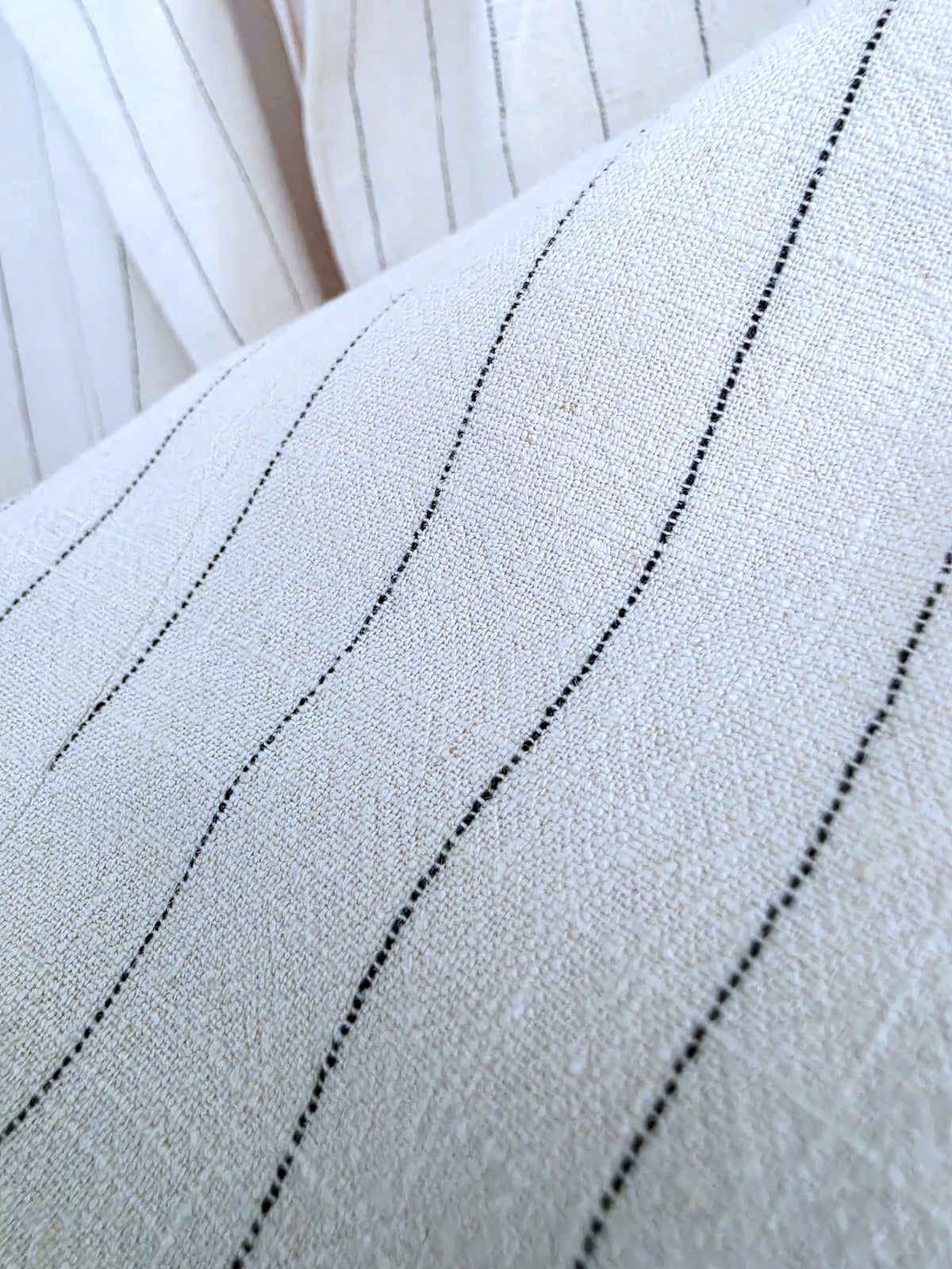 Veste blanc cassé à fines rayures