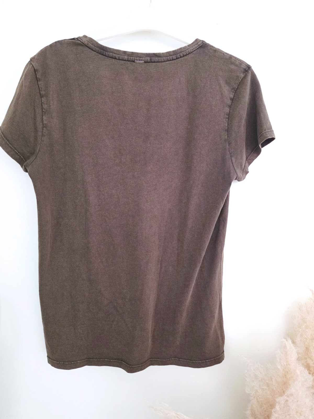 T-shirt kaki à inscriptions "rock" avec perles bijoux