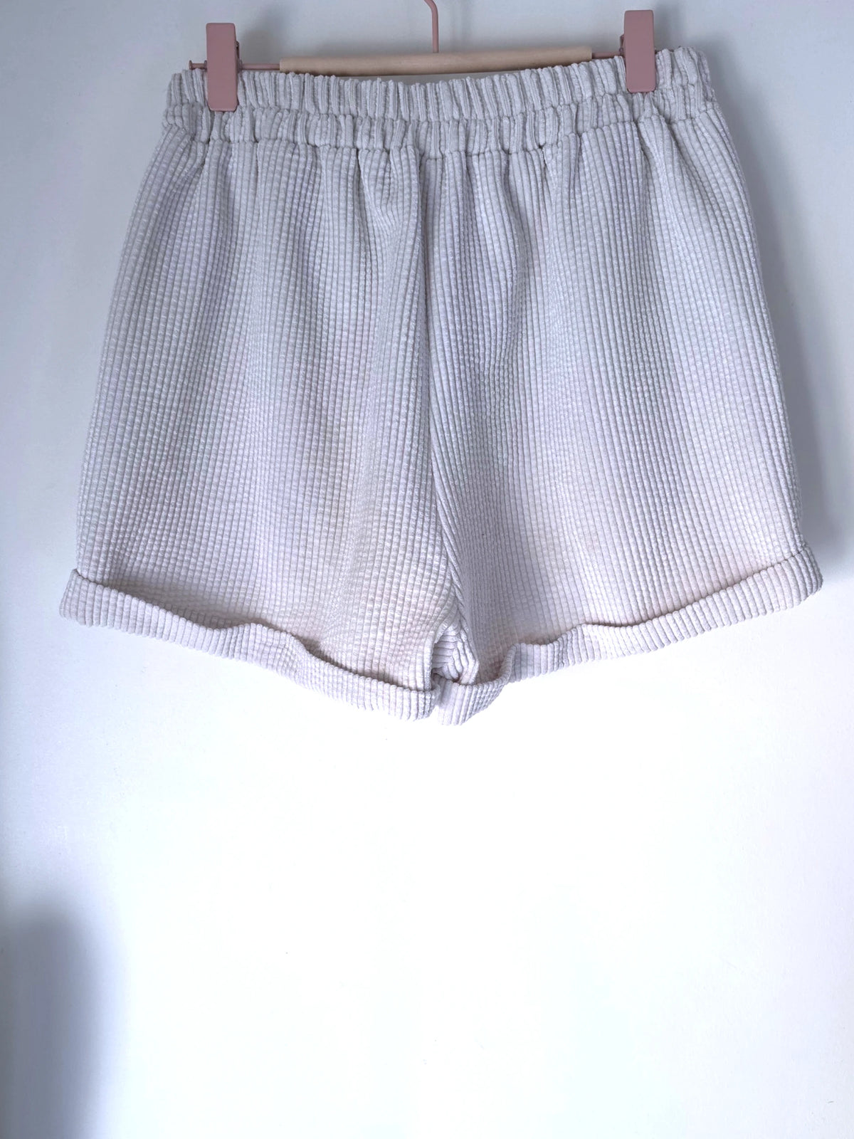 Short écru en velours côtelé - 𝐌𝐚𝐫𝐢𝐧𝐚𝟒𝟒𝐟𝐚𝐦𝐢𝐥𝐲