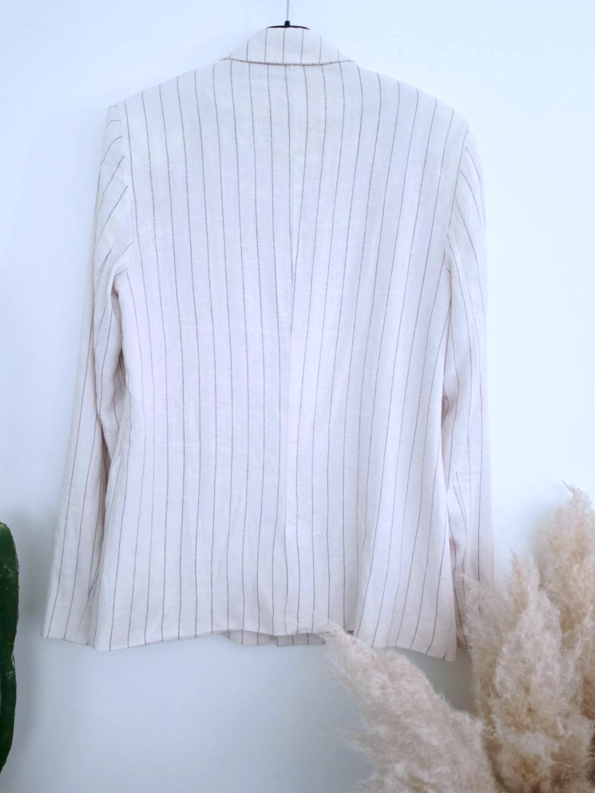 Veste blanc cassé à fines rayures