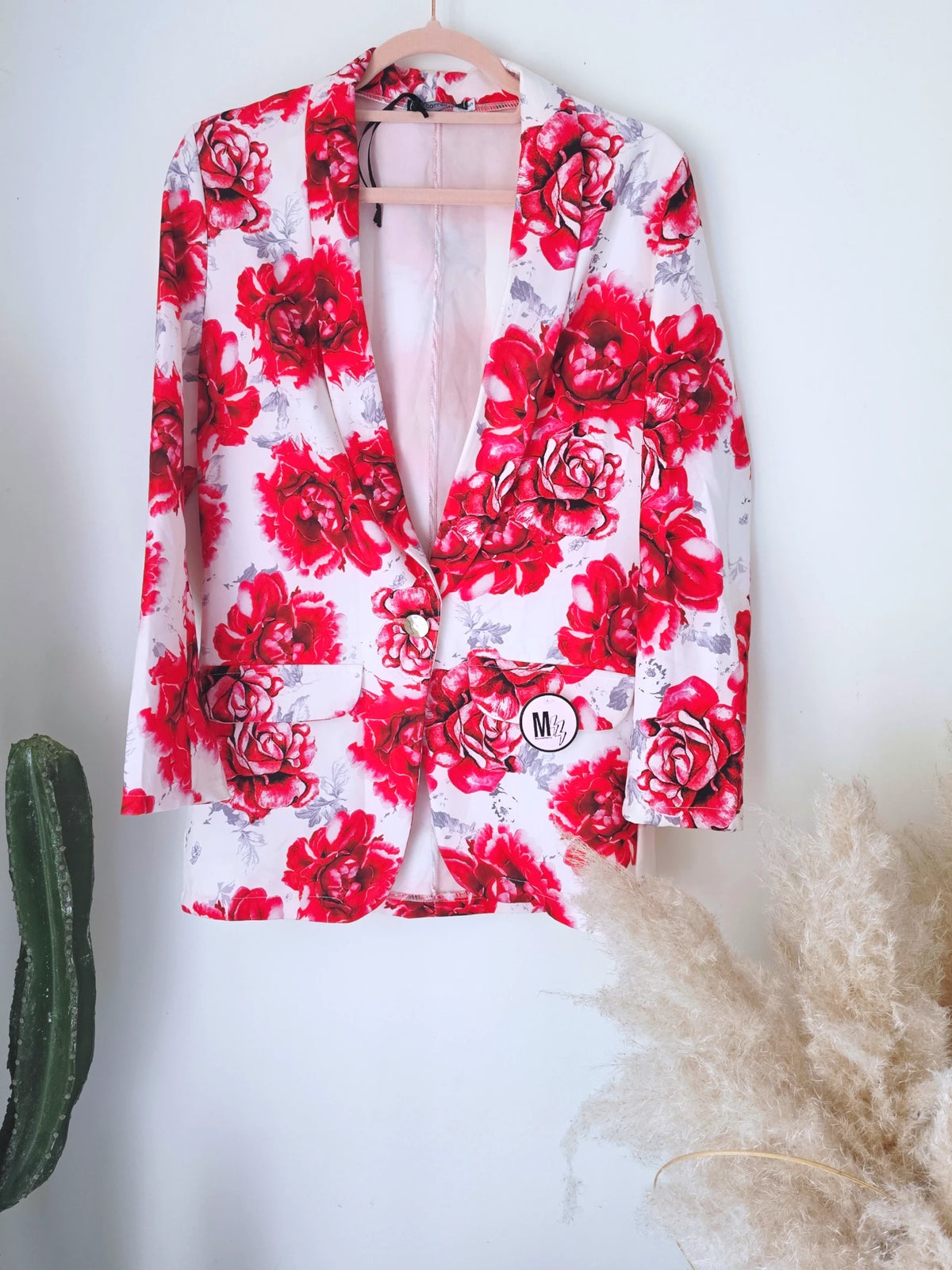 Veste blanche à imprimé flower rouge - 𝐌𝐚𝐫𝐢𝐧𝐚𝟒𝟒𝐟𝐚𝐦𝐢𝐥𝐲