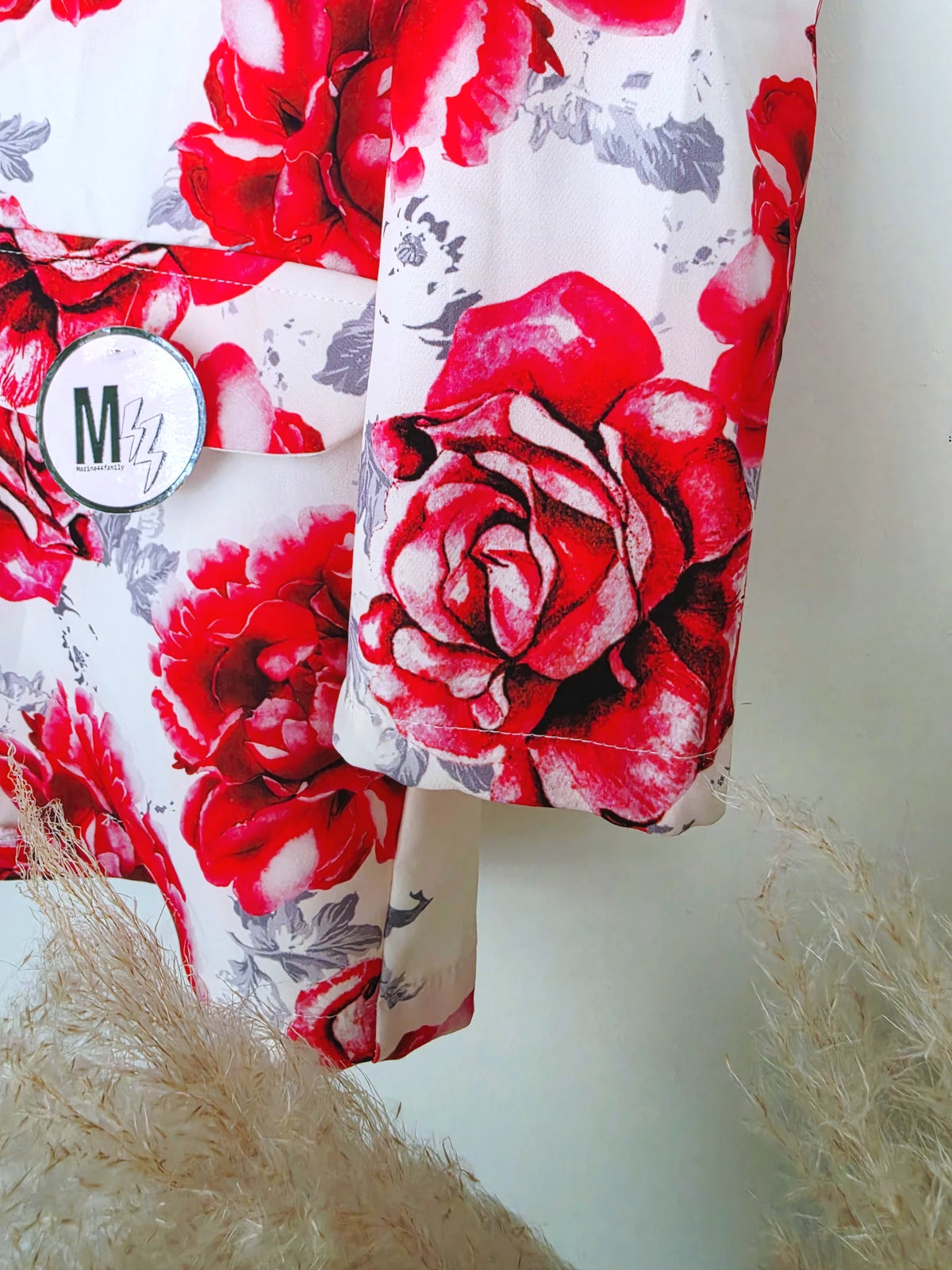 Veste blanche à imprimé flower rouge - 𝐌𝐚𝐫𝐢𝐧𝐚𝟒𝟒𝐟𝐚𝐦𝐢𝐥𝐲