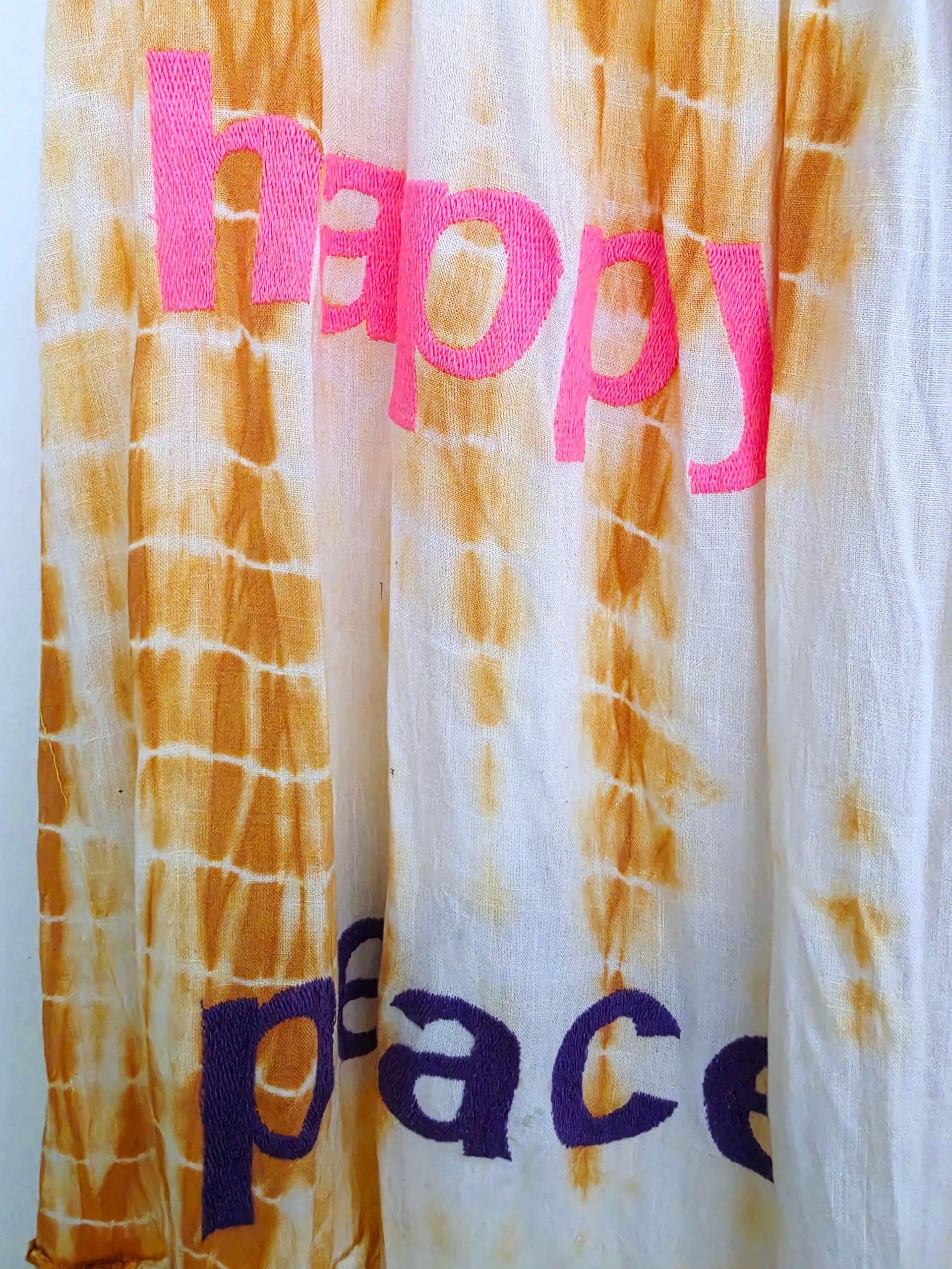 Jupe tie and dye à tags fluo
