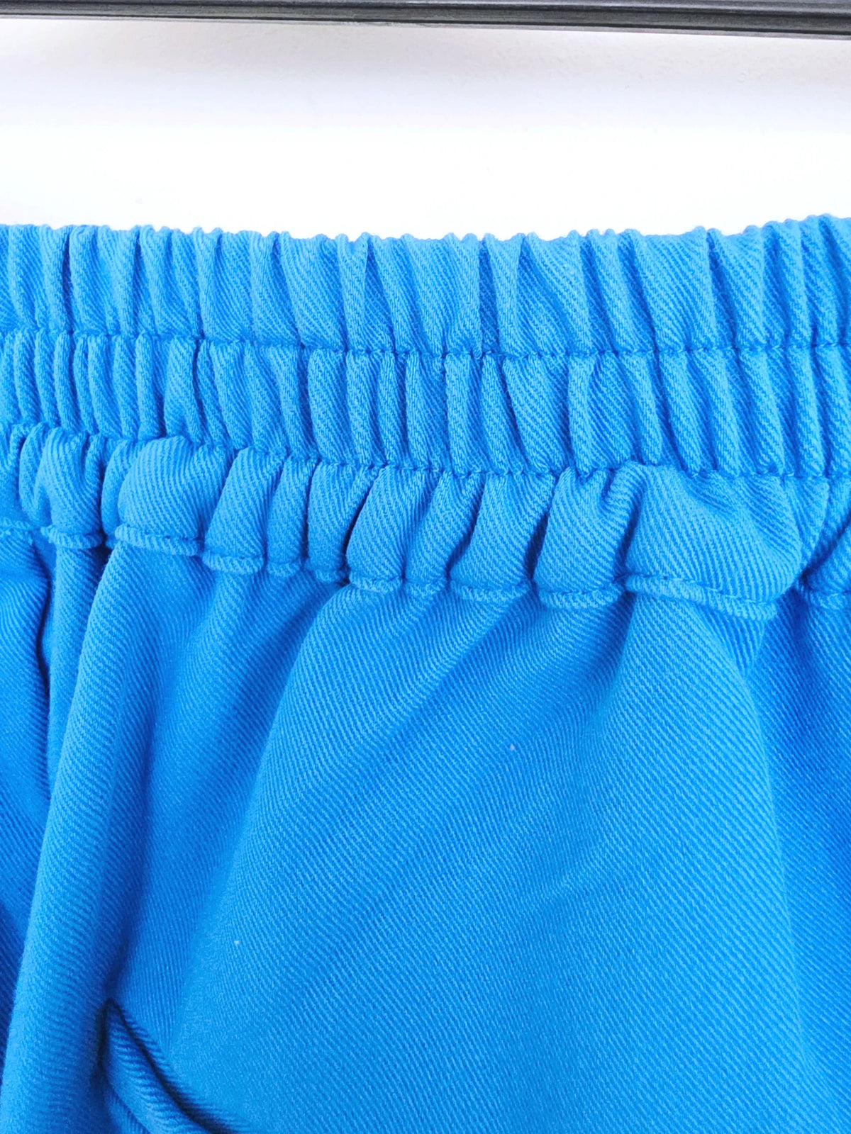 Pantalon bleu vif longueur 7/8è - 𝐌𝐚𝐫𝐢𝐧𝐚𝟒𝟒𝐟𝐚𝐦𝐢𝐥𝐲