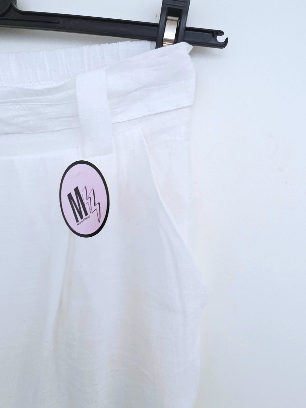 Pantalon blanc à jambes droites - 𝐌𝐚𝐫𝐢𝐧𝐚𝟒𝟒𝐟𝐚𝐦𝐢𝐥𝐲