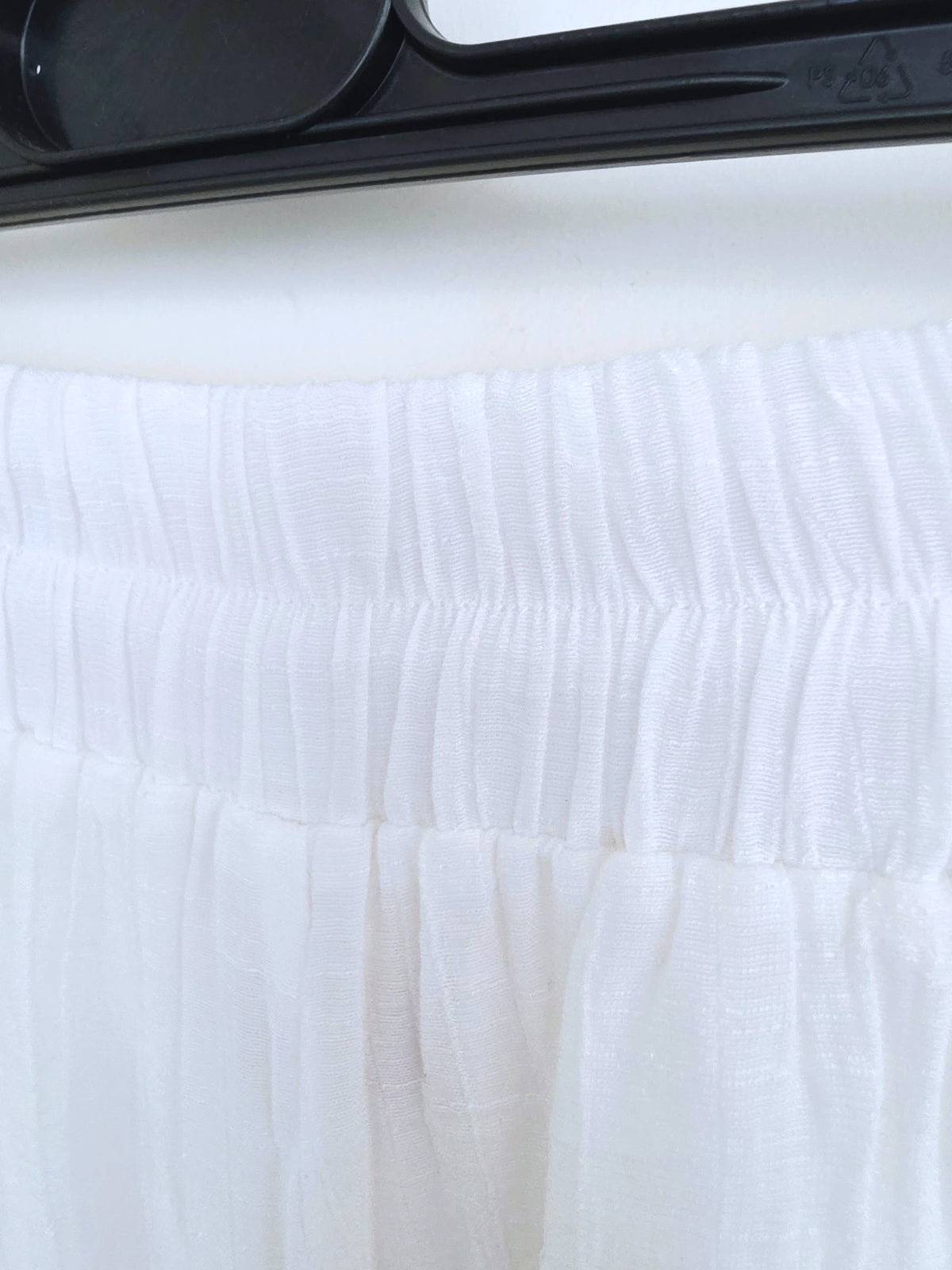 Pantalon blanc à jambes droites - 𝐌𝐚𝐫𝐢𝐧𝐚𝟒𝟒𝐟𝐚𝐦𝐢𝐥𝐲