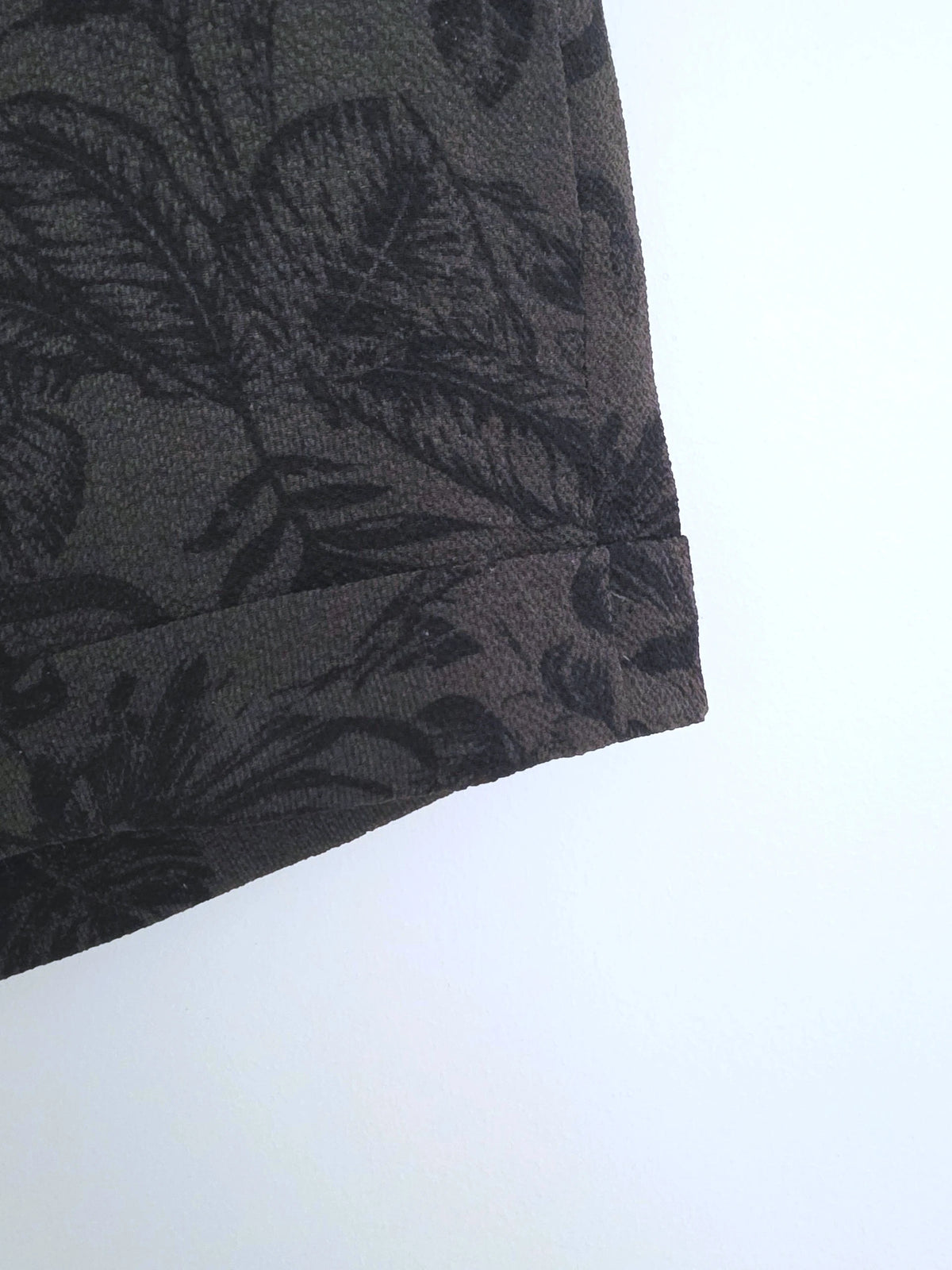 Short kaki à imprimé noir - 𝐌𝐚𝐫𝐢𝐧𝐚𝟒𝟒𝐟𝐚𝐦𝐢𝐥𝐲
