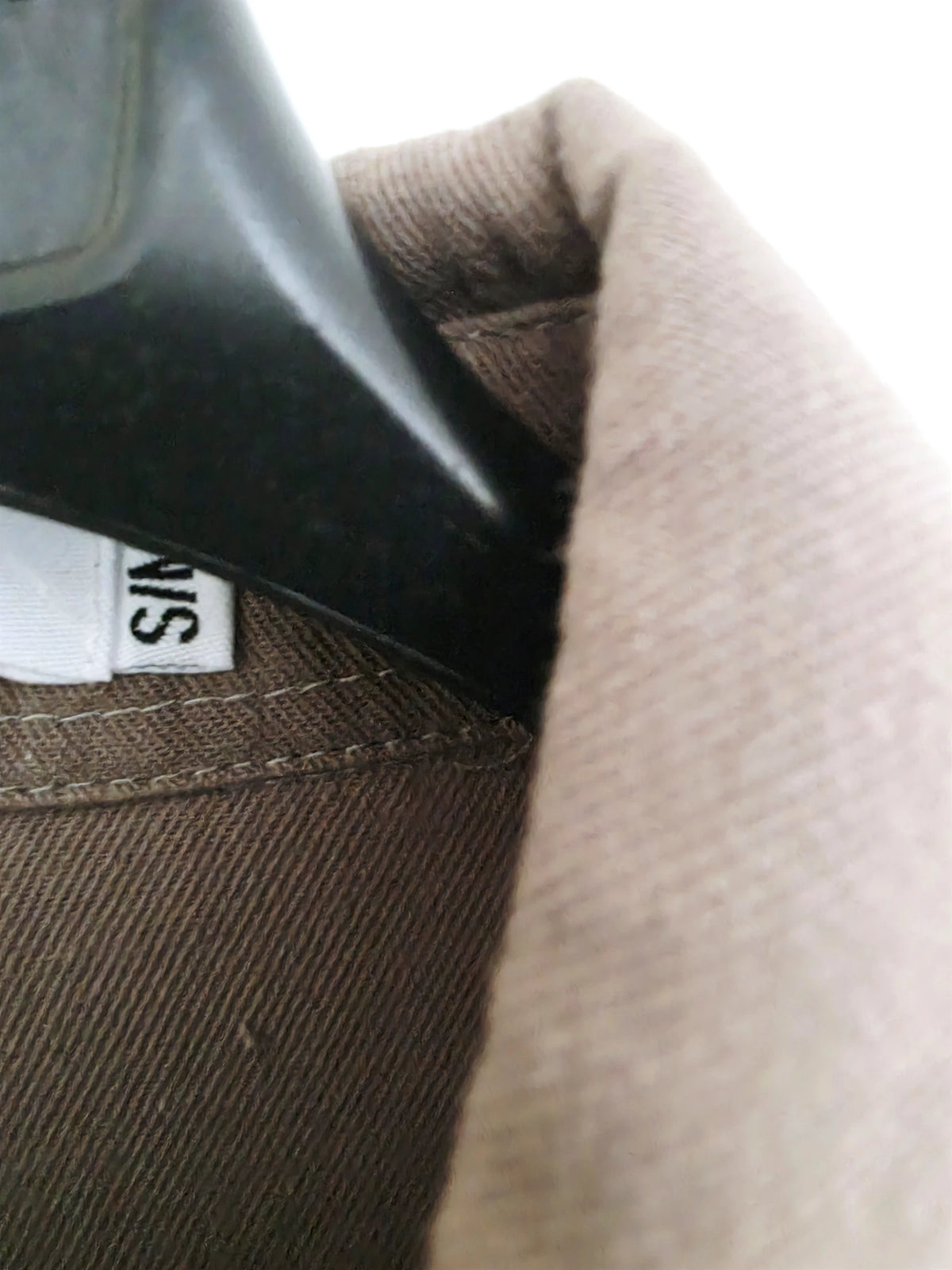 Surchemise kaki à inscriptions au dos - 𝐌𝐚𝐫𝐢𝐧𝐚𝟒𝟒𝐟𝐚𝐦𝐢𝐥𝐲