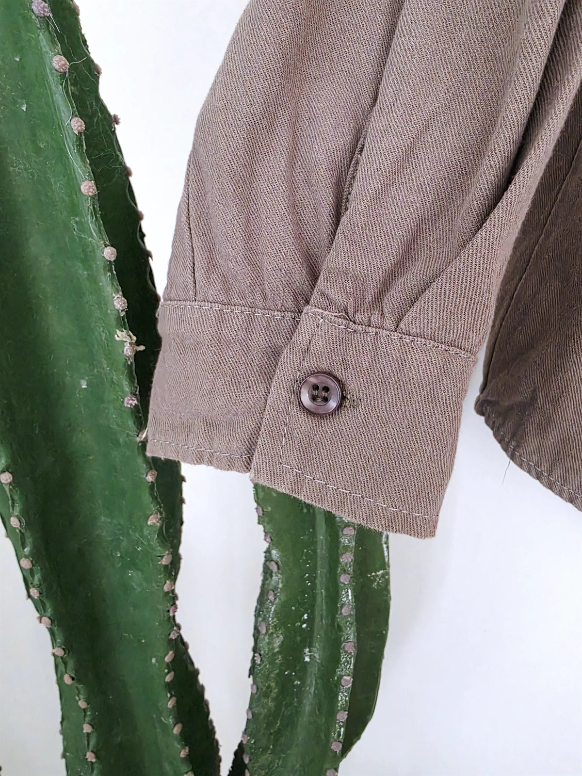 Surchemise kaki à inscriptions au dos - 𝐌𝐚𝐫𝐢𝐧𝐚𝟒𝟒𝐟𝐚𝐦𝐢𝐥𝐲