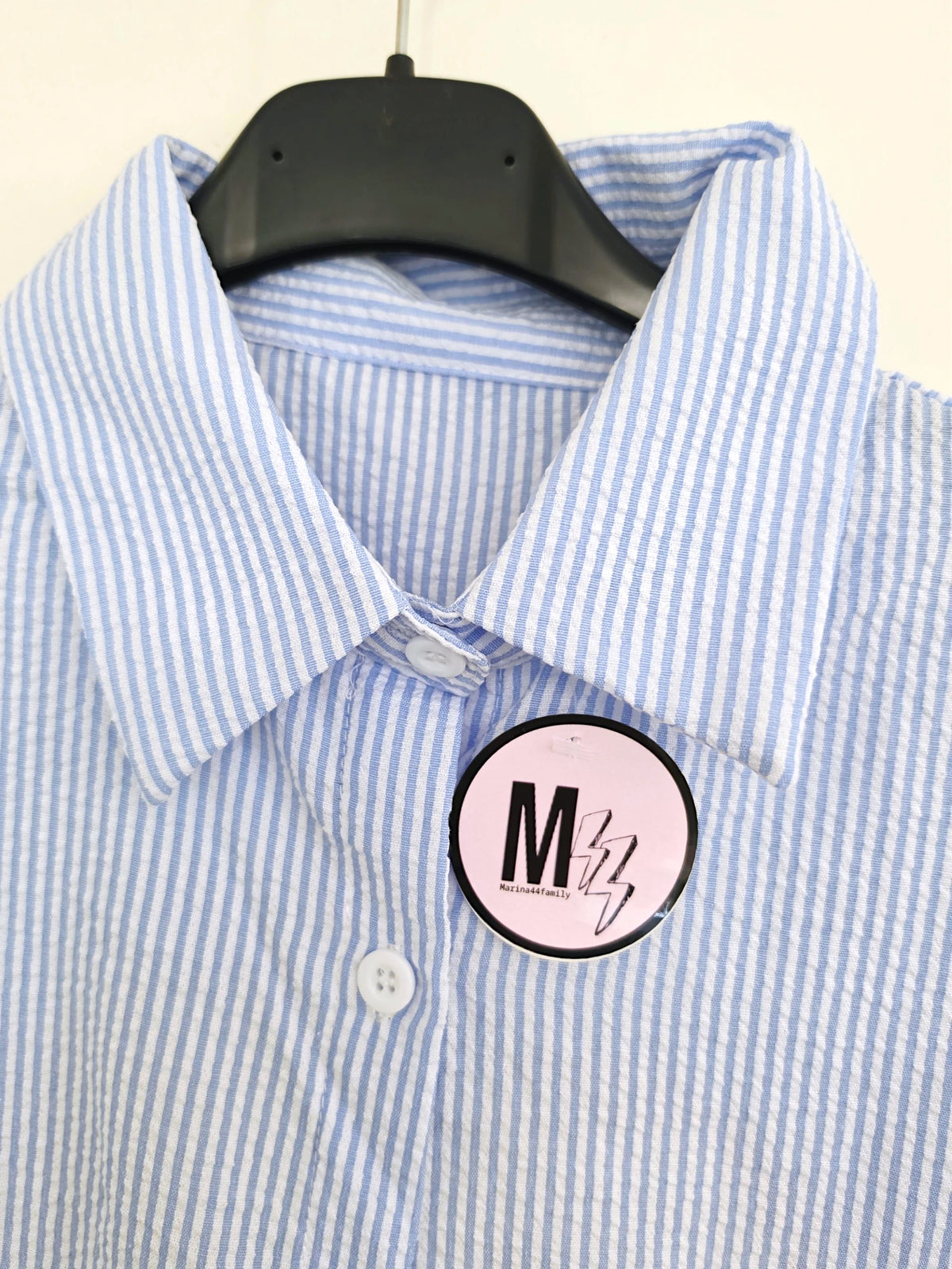 Chemise à rayures bleu ciel dos coeur - 𝐌𝐚𝐫𝐢𝐧𝐚𝟒𝟒𝐟𝐚𝐦𝐢𝐥𝐲