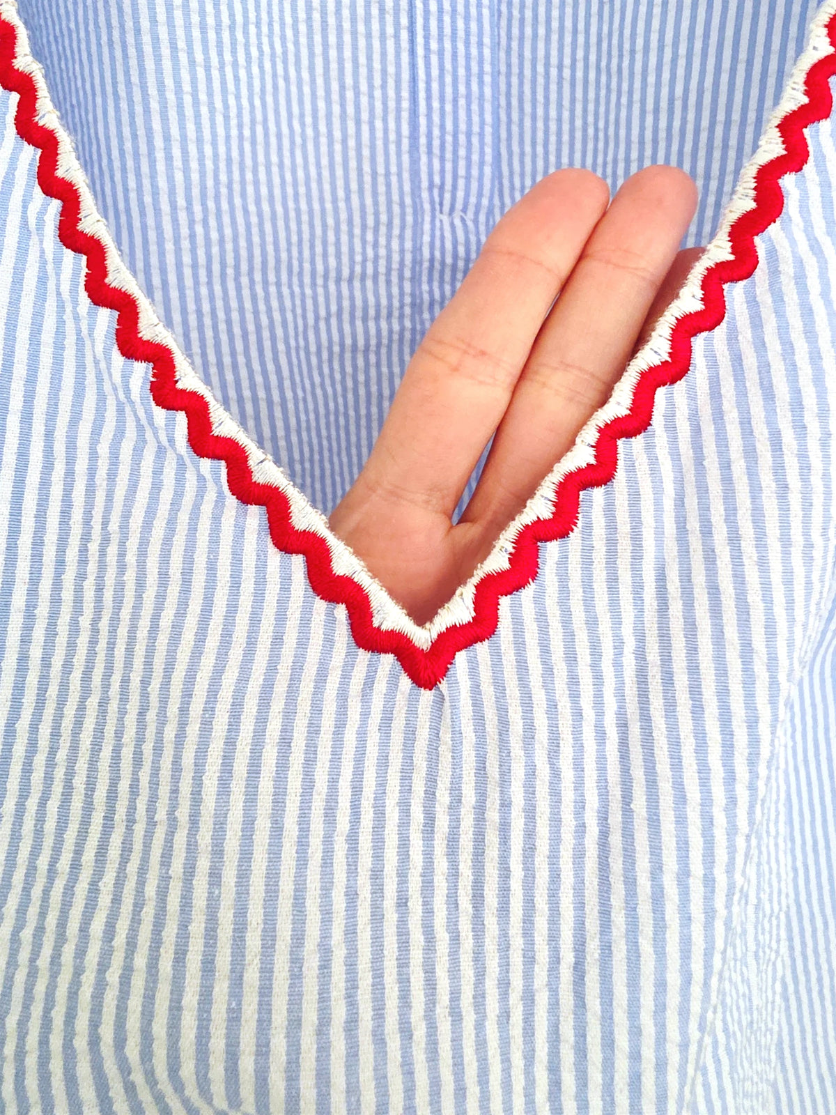 Chemise à rayures bleu ciel dos coeur - 𝐌𝐚𝐫𝐢𝐧𝐚𝟒𝟒𝐟𝐚𝐦𝐢𝐥𝐲