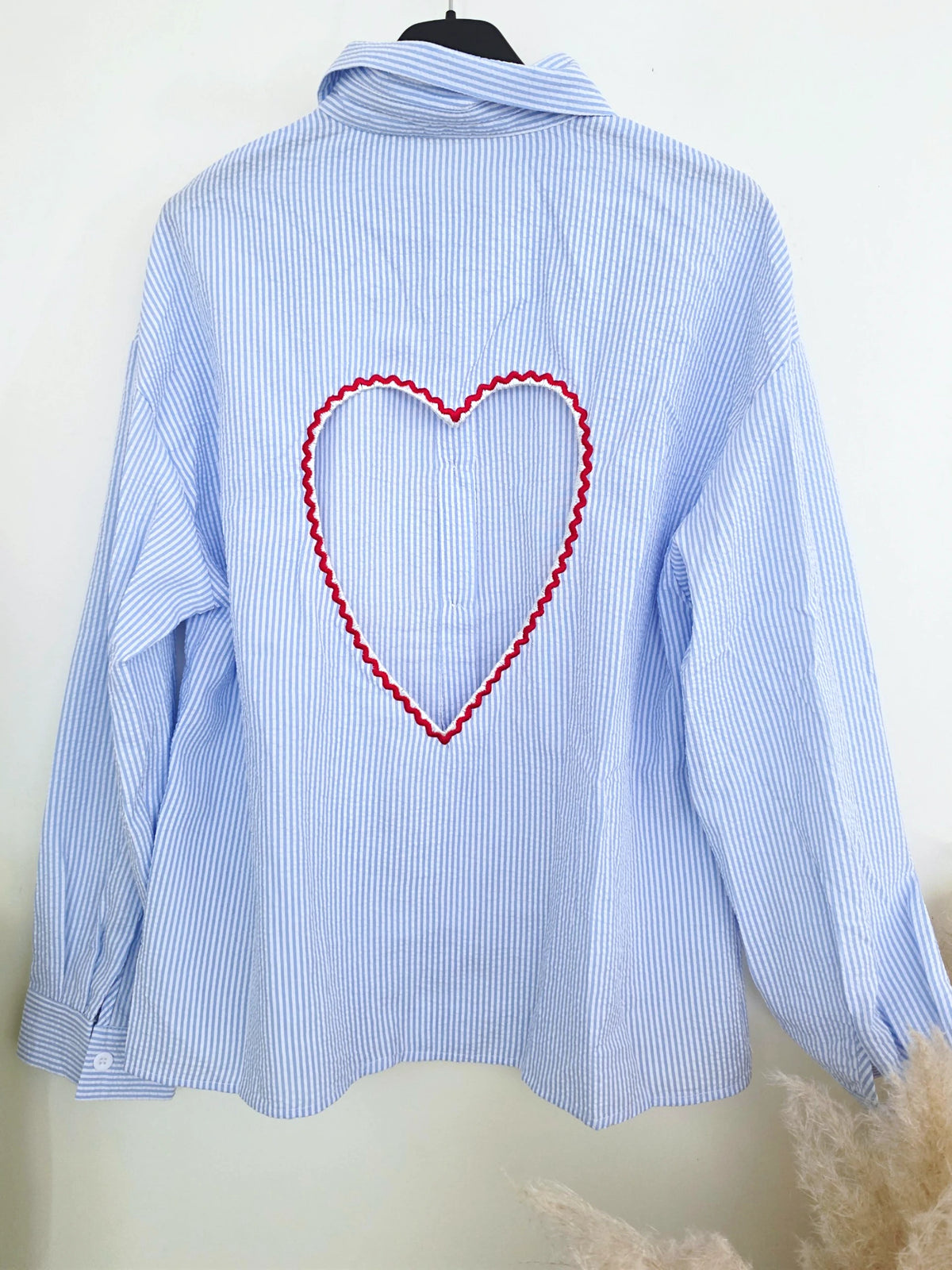 Chemise à rayures bleu ciel dos coeur - 𝐌𝐚𝐫𝐢𝐧𝐚𝟒𝟒𝐟𝐚𝐦𝐢𝐥𝐲