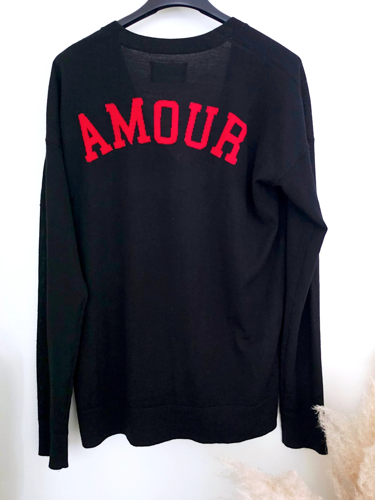Pull noir inscription dos amour en rouge - 𝐌𝐚𝐫𝐢𝐧𝐚𝟒𝟒𝐟𝐚𝐦𝐢𝐥𝐲