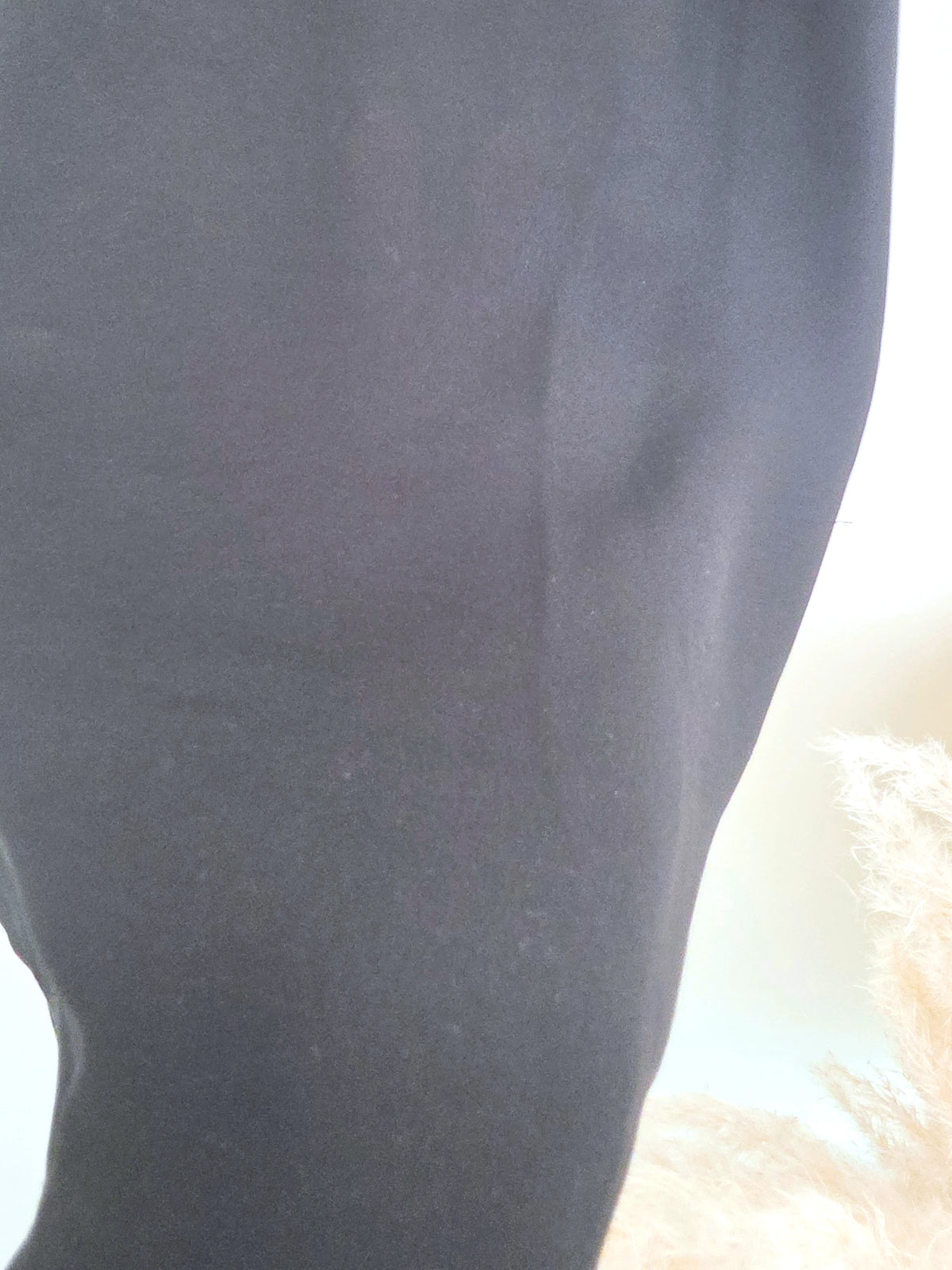 Débardeur noir à encolure dentelle - 𝐌𝐚𝐫𝐢𝐧𝐚𝟒𝟒𝐟𝐚𝐦𝐢𝐥𝐲