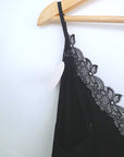 Débardeur noir à encolure dentelle - 𝐌𝐚𝐫𝐢𝐧𝐚𝟒𝟒𝐟𝐚𝐦𝐢𝐥𝐲