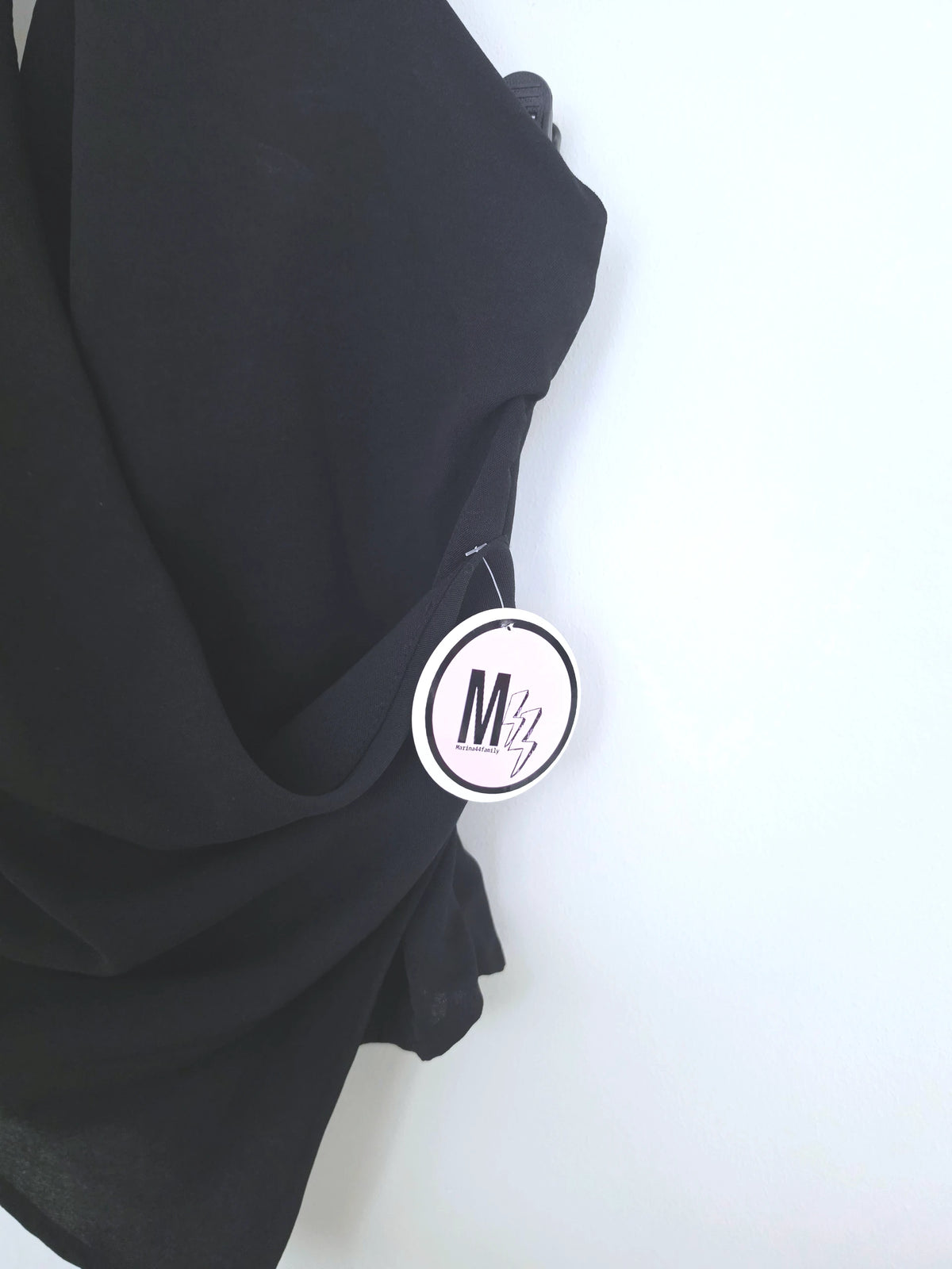 Top noir à effet croisé - 𝐌𝐚𝐫𝐢𝐧𝐚𝟒𝟒𝐟𝐚𝐦𝐢𝐥𝐲
