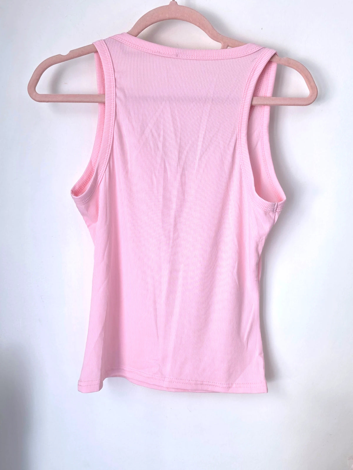 Débardeur rose à maille côtelée avec élasthanne - 𝐌𝐚𝐫𝐢𝐧𝐚𝟒𝟒𝐟𝐚𝐦𝐢𝐥𝐲
