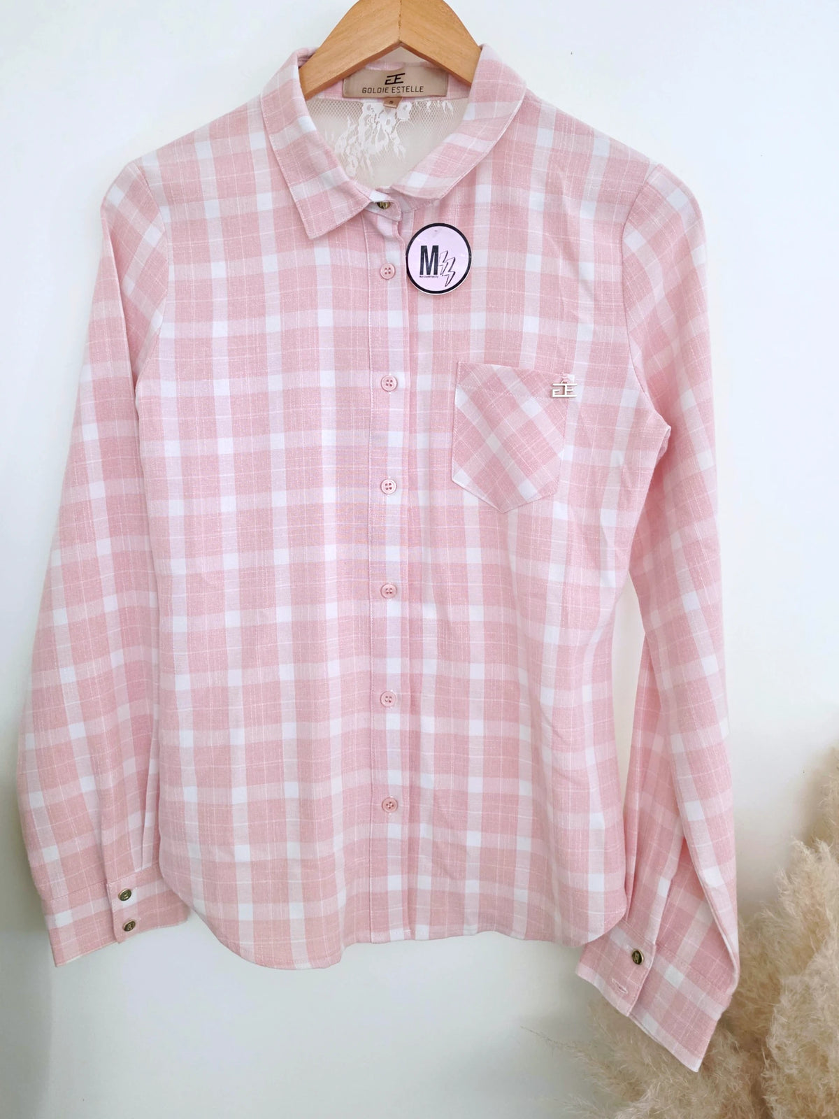 Chemise à carreaux rose avec dos en dentelle