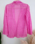 Veste rose ajourée