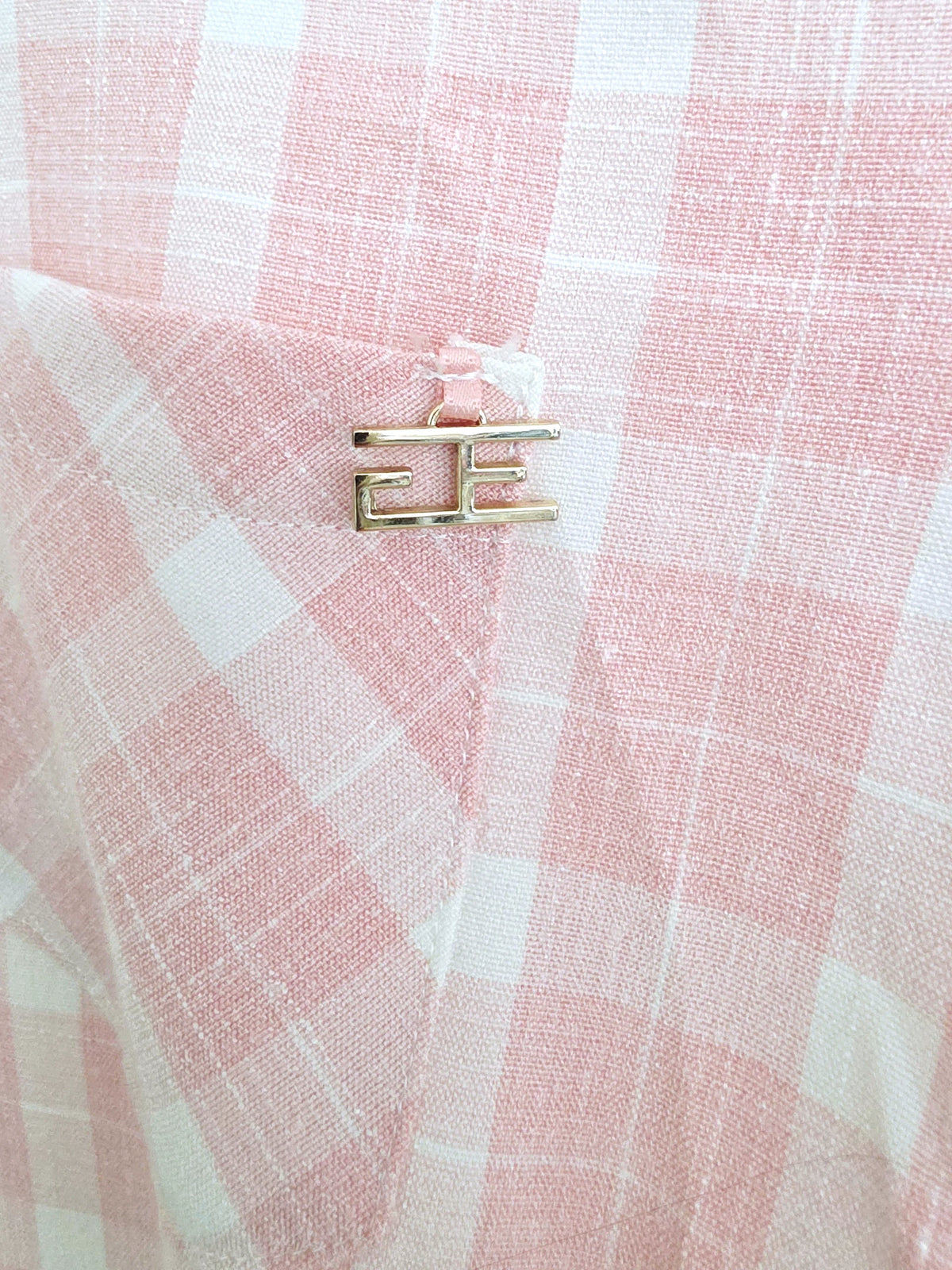 Chemise à carreaux rose avec dos en dentelle