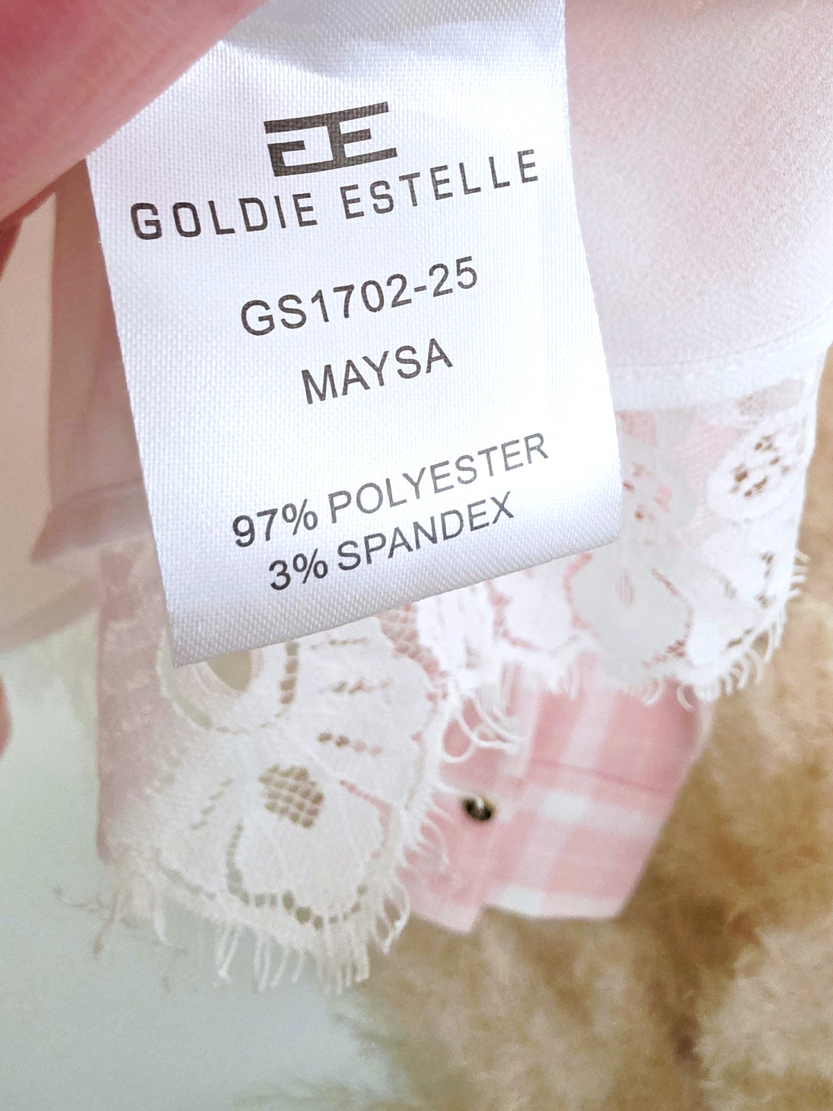 Chemise à carreaux rose avec dos en dentelle