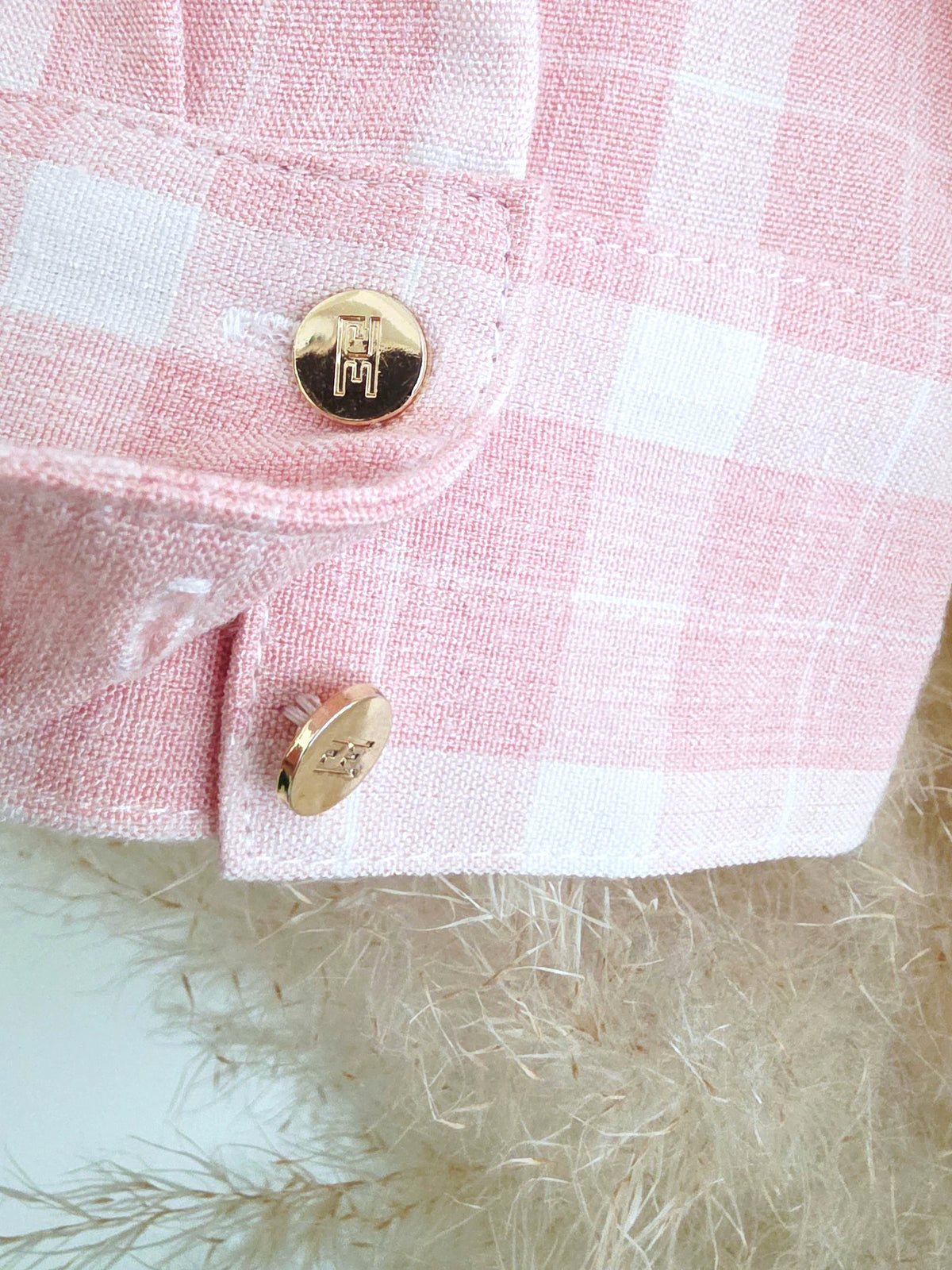 Chemise à carreaux rose avec dos en dentelle