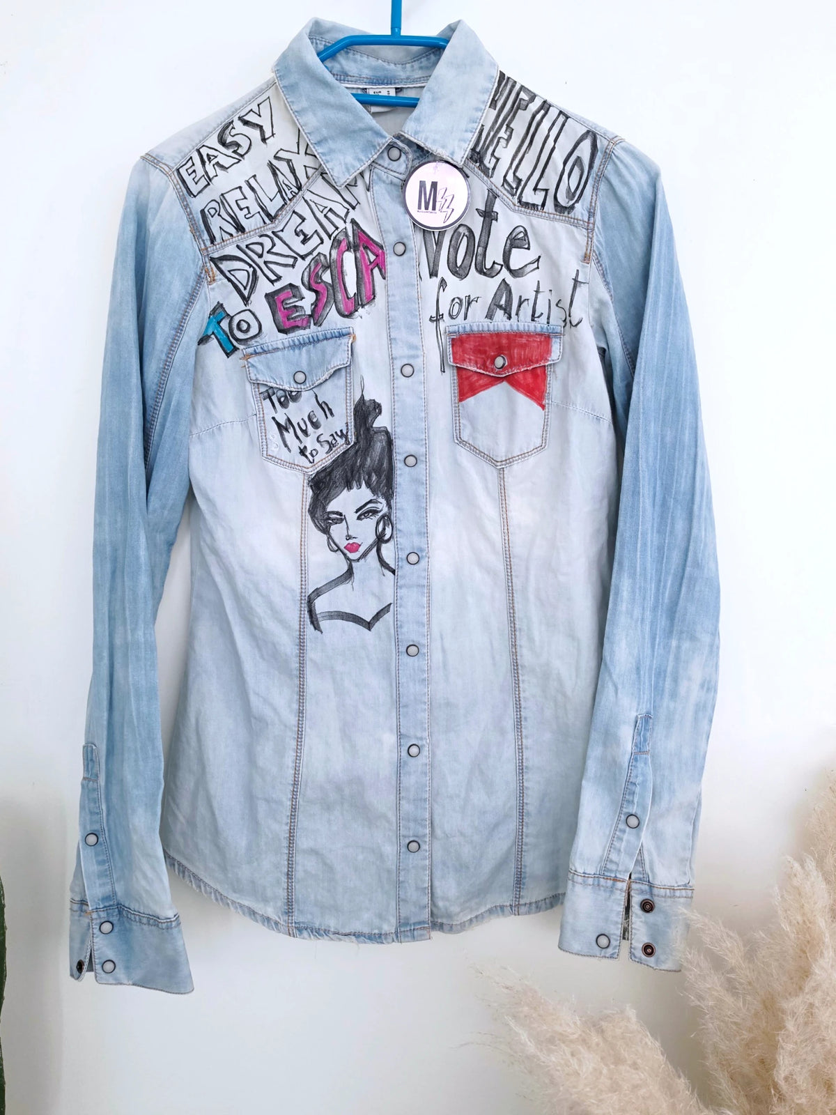 Chemise en jean customisée