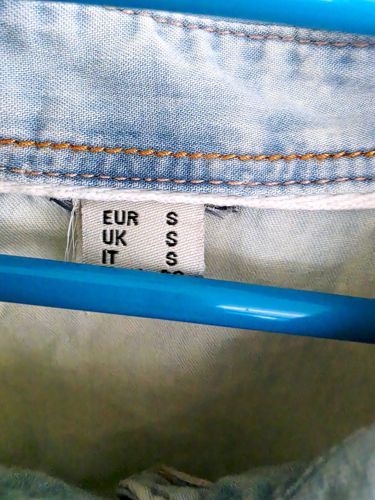 Chemise en jean customisée