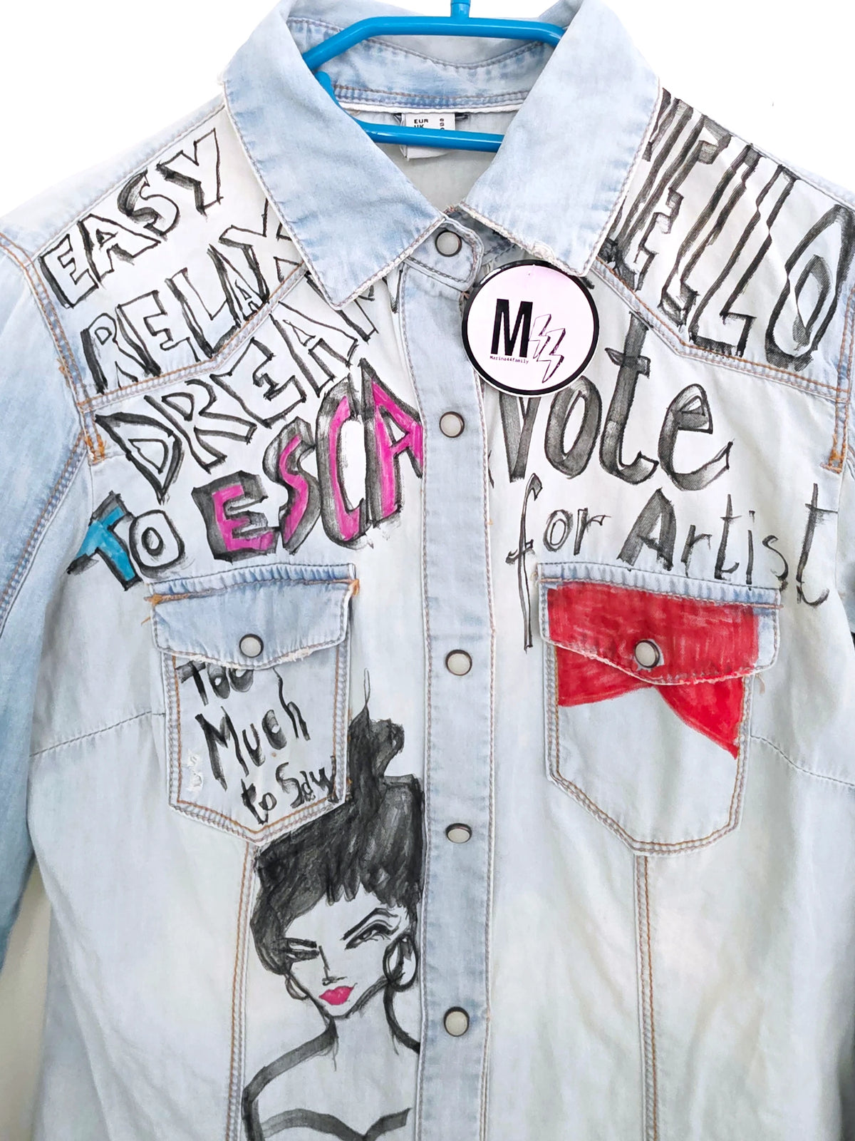 Chemise en jean customisée