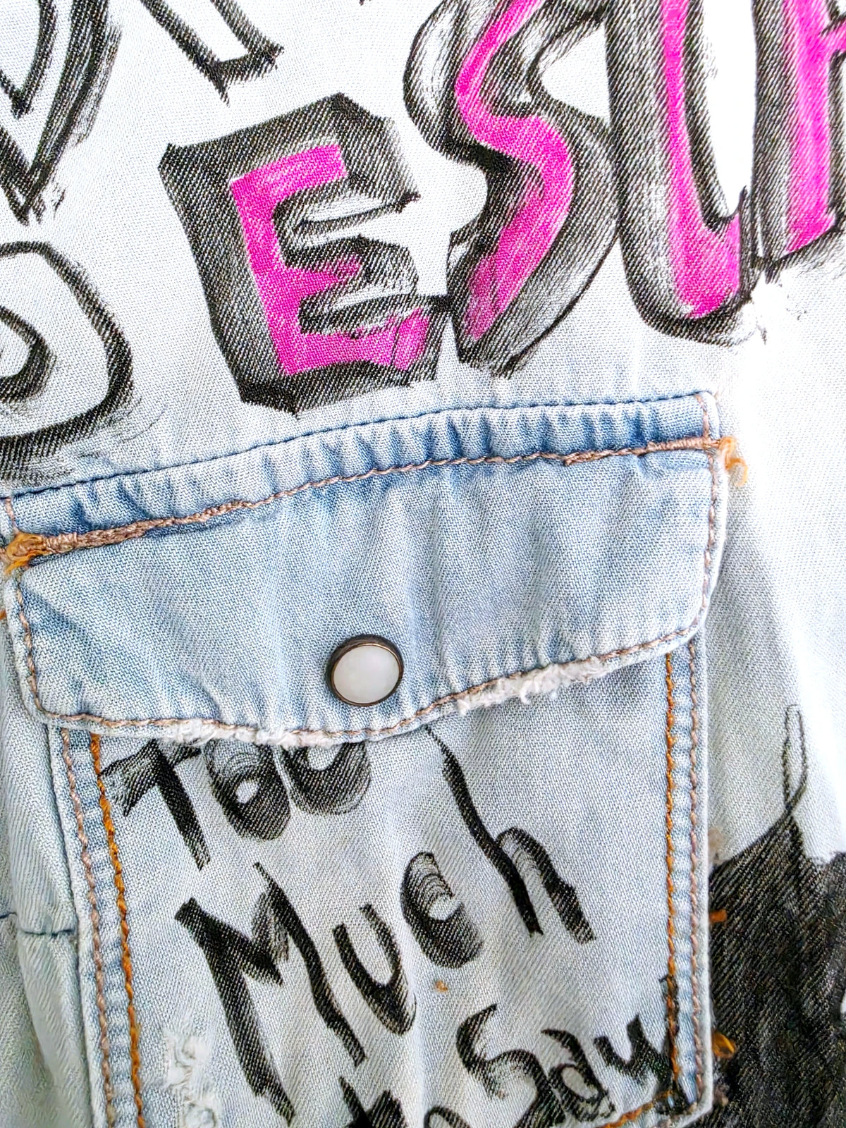 Chemise en jean customisée