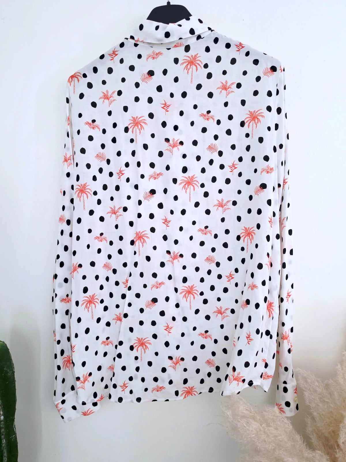 Chemise blanche à imprimé palmier et petit pois