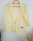 Veste jaune en dentelle