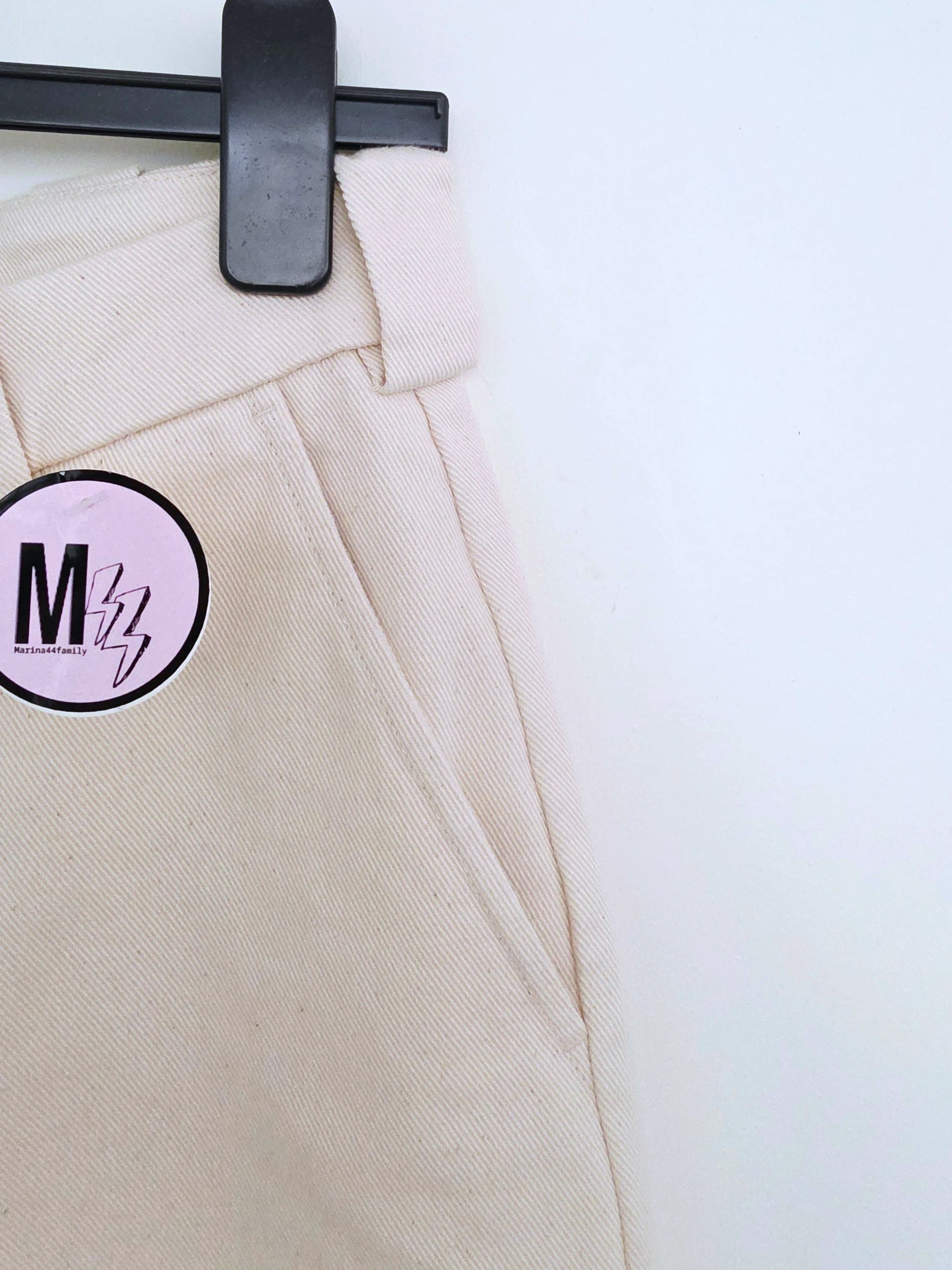 Pantalon écru taille asymétrique