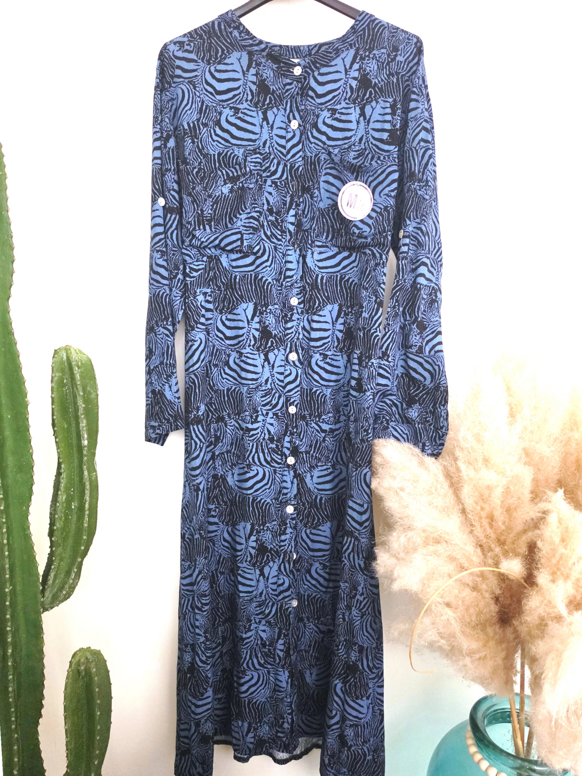 Robe longue bleue à imprimé noir