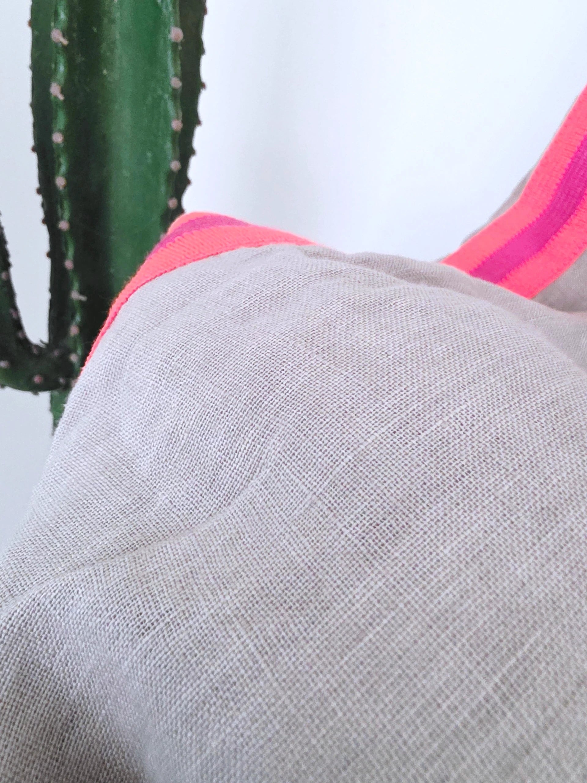 Pantalon taupe à bandes fluo