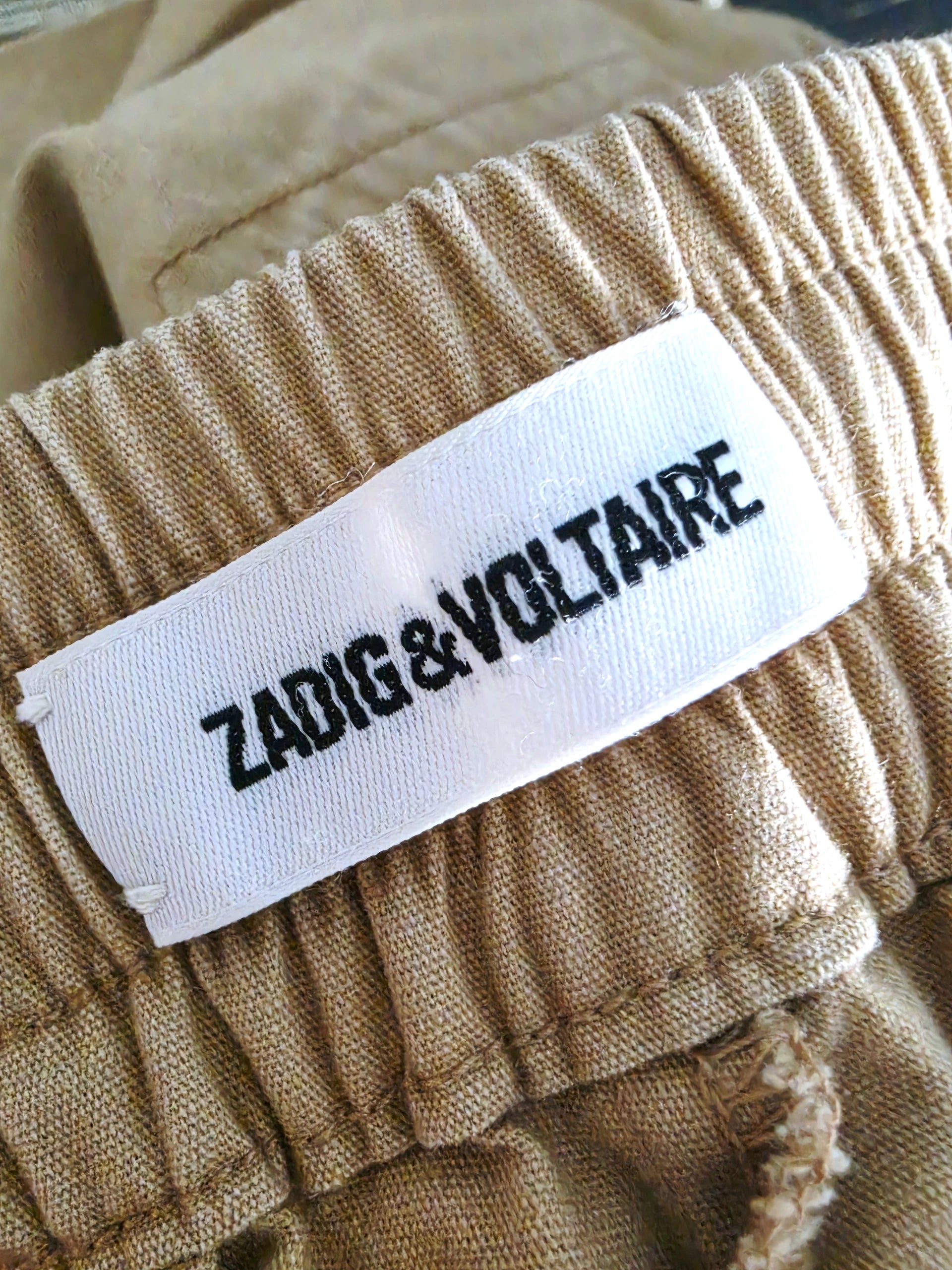 Short beige à bandes latérales
