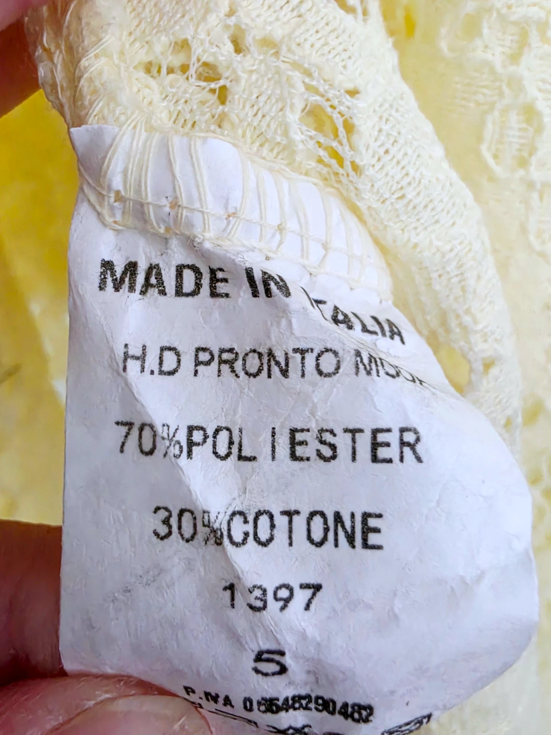 Veste jaune en dentelle