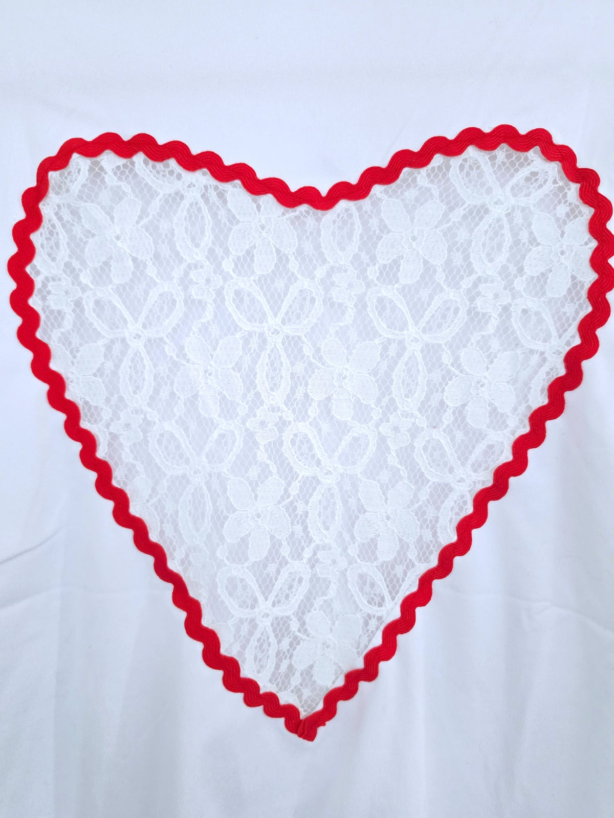 T-shirt blanc dos coeur en dentelle