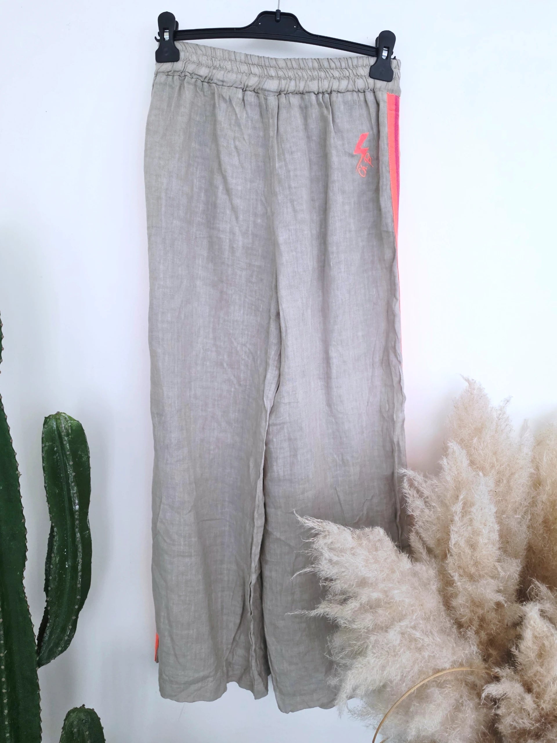 Pantalon taupe à bandes fluo