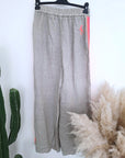 Pantalon taupe à bandes fluo