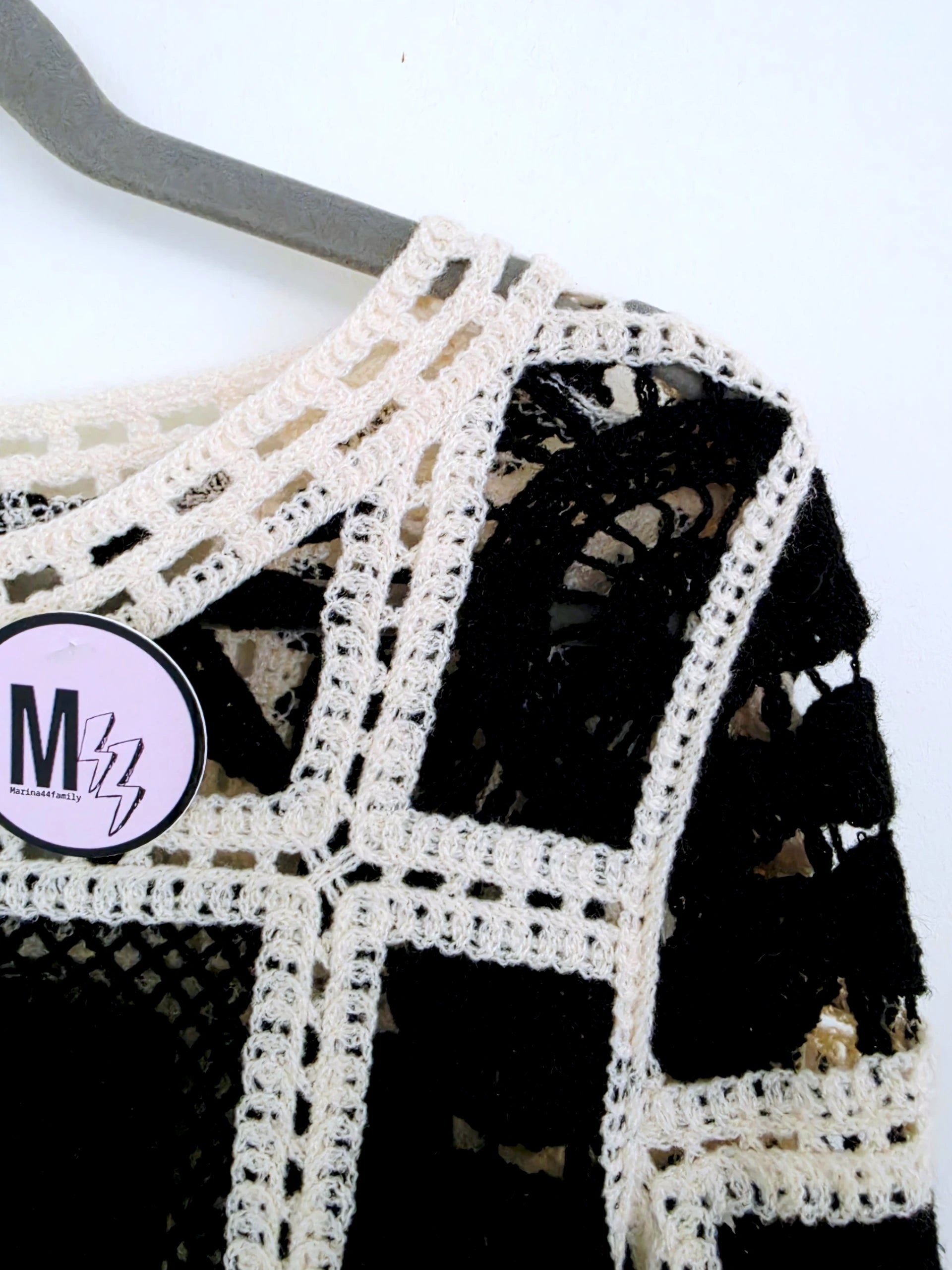 Pull ajouré noir et écru