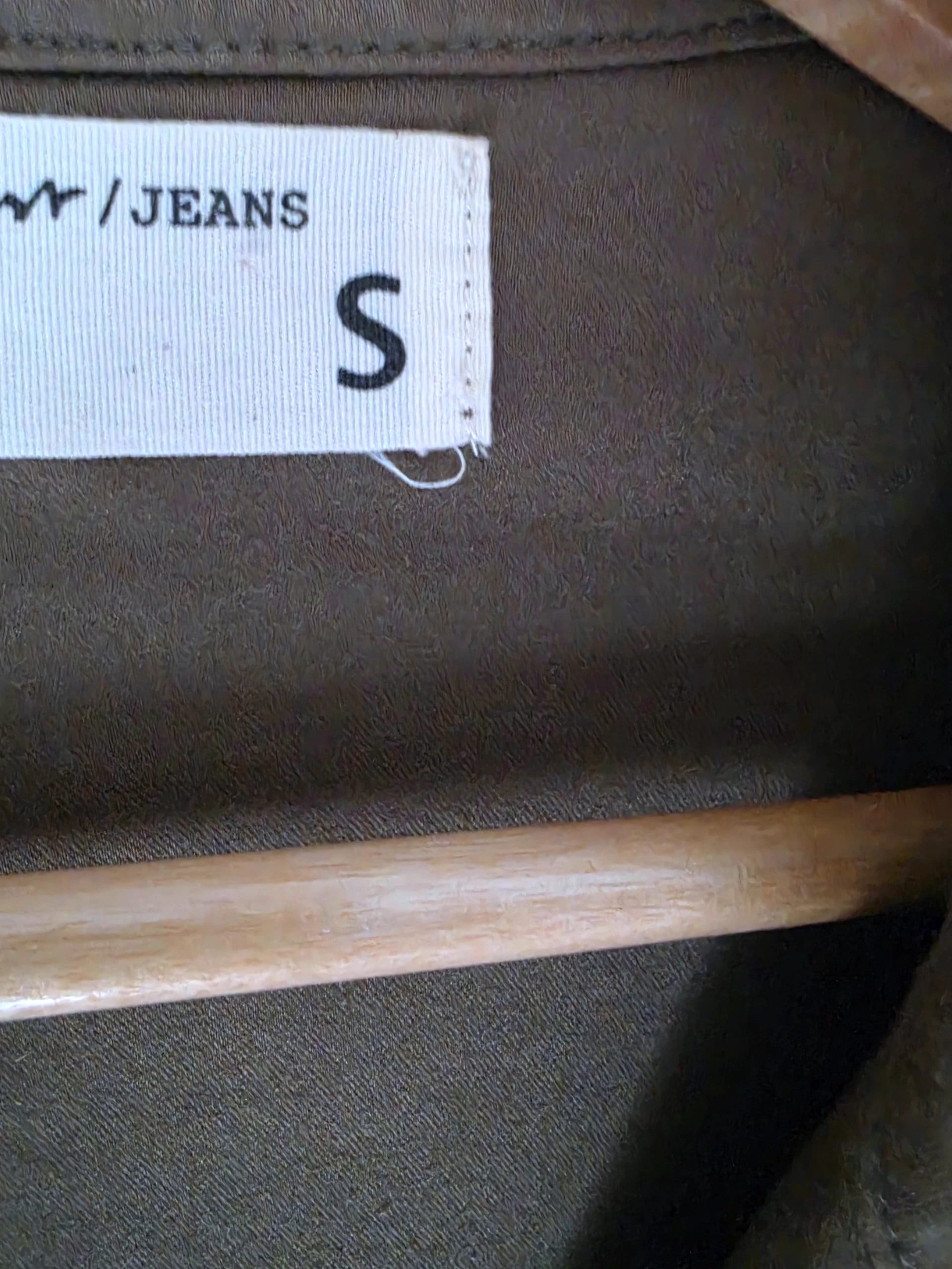 Saharienne kaki à perles jaunes