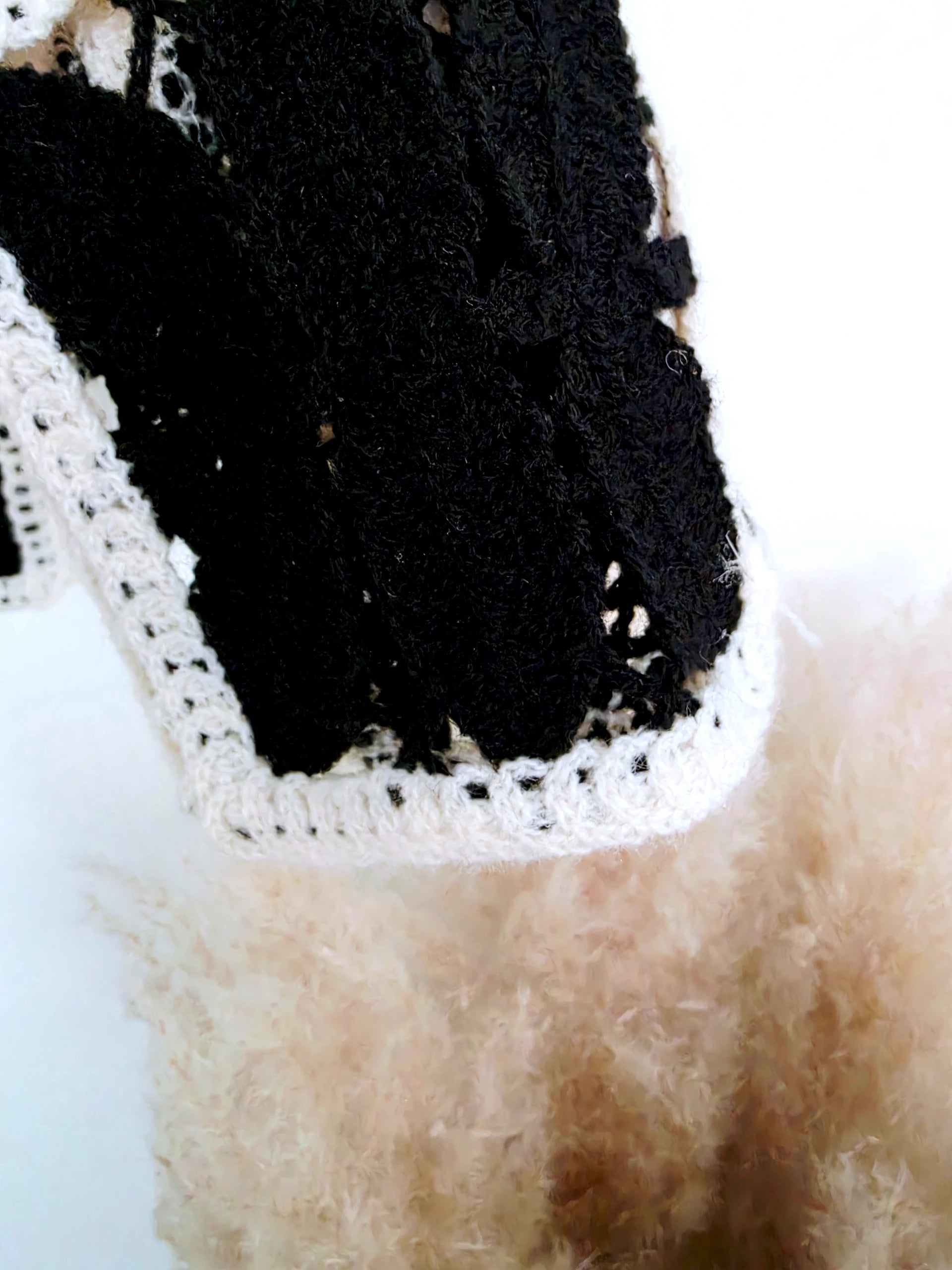 Pull ajouré noir et écru