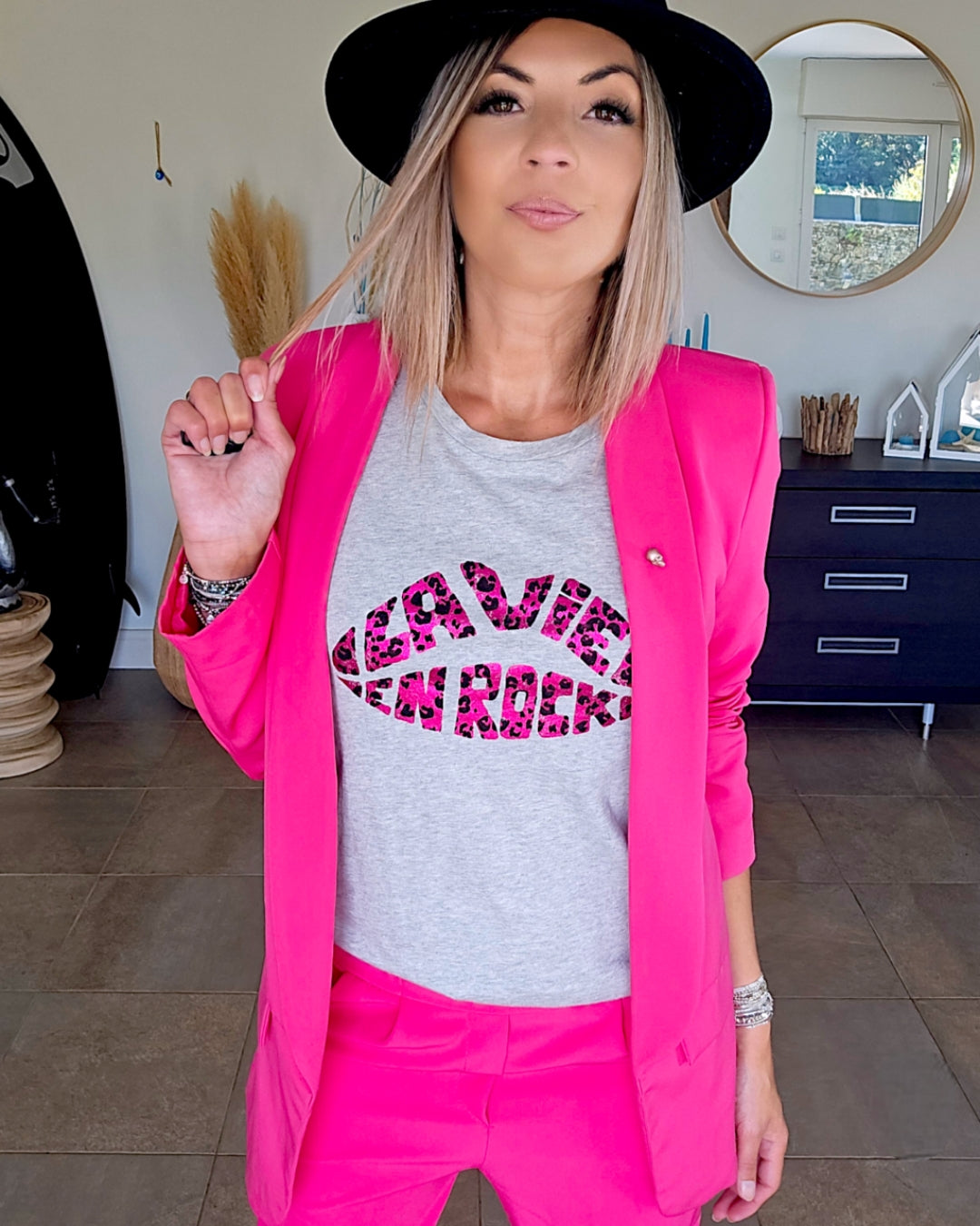 Tee-shirt gris à tag - 𝐌𝐚𝐫𝐢𝐧𝐚𝟒𝟒𝐟𝐚𝐦𝐢𝐥𝐲
