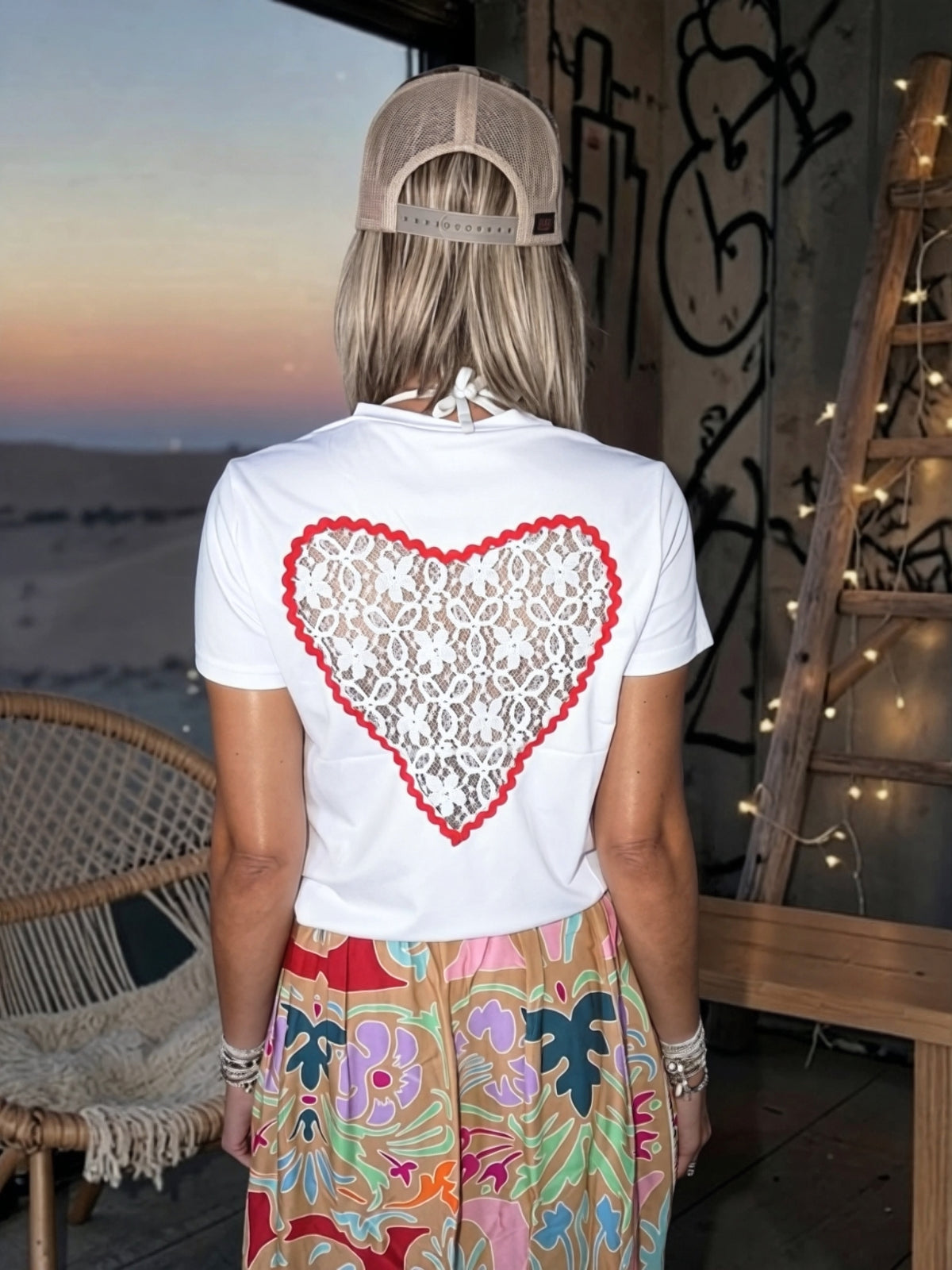 T-shirt blanc dos coeur en dentelle